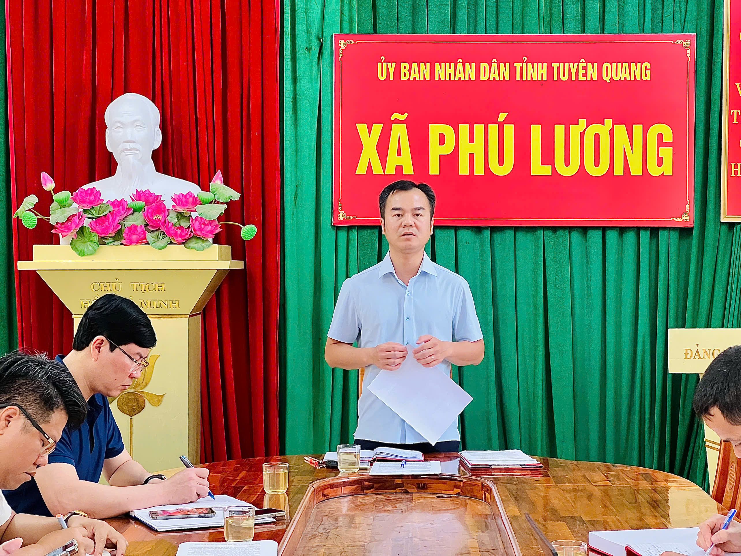 CHỦ TỊCH UBND XÃ PHÚ LƯƠNG CHỦ TRÌ HỌP NGHE BÁO CÁO CÔNG TÁC GIẢI PHÓNG MẶT BẰNG VÀ RÀ SOÁT CƠ SỞ DỮ LIỆU ĐẤT ĐAI