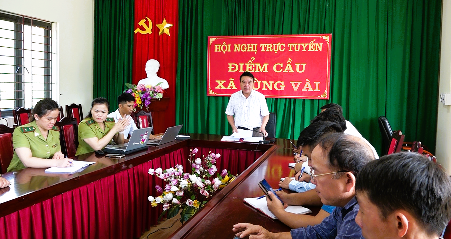 Nghe báo cáo kết quả rà soát, điều chỉnh quy hoạch ba loại rừng tại xã Tùng Vài, giai đoạn 2021–2025, tầm nhìn đến năm 2050