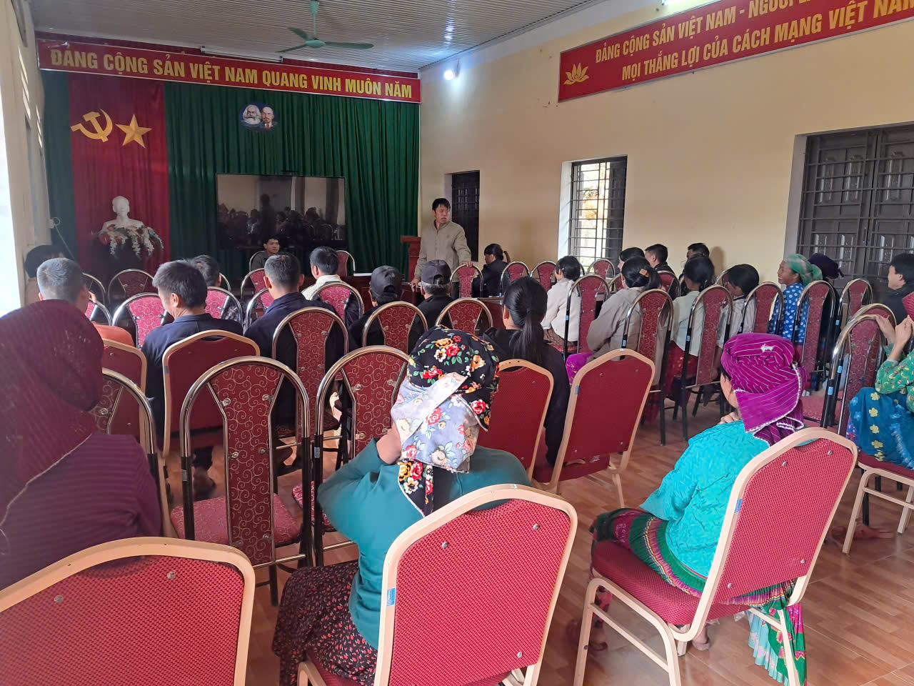 Khâu Vai triển khai mô hình nuôi lợn đen Lũng Pù
