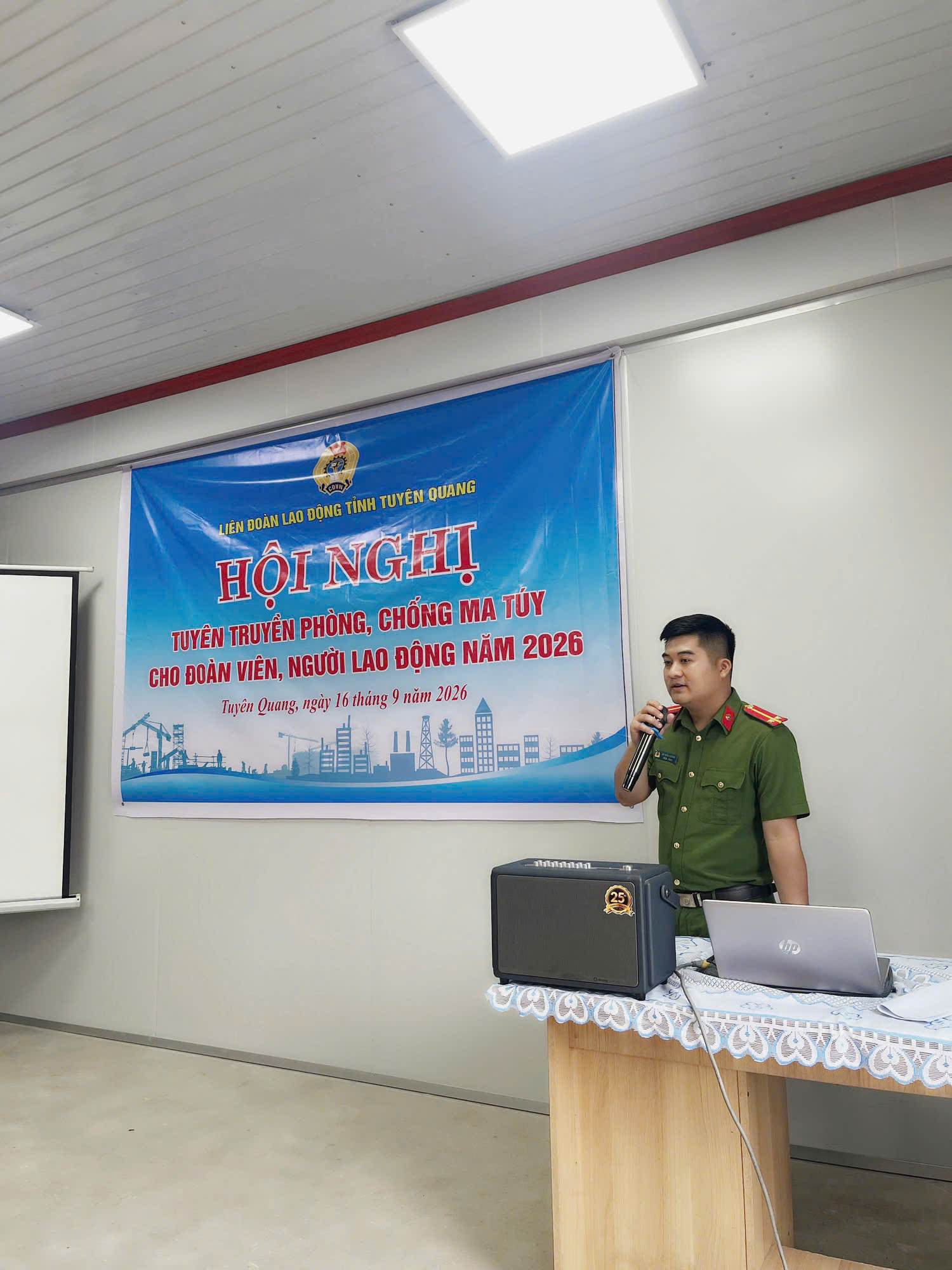 CÔNG AN XÃ THÁI SƠN PHỐI HỢP TUYÊN TRUYỀN PHÒNG, CHỐNG MA TÚY CHO ĐOÀN VIÊN, NGƯỜI LAO ĐỘNG TẠI TỔNG CÔNG TY MAY TUYÊN QUANG LGG – CHI NHÁNH THÁI SƠN