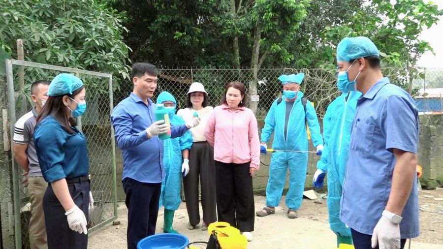Bắc Quang phát động tháng vệ sinh, khử trùng tiêu độc môi trường và khẩn trương tiêm phòng vắc xin cho đàn vật nuôi đợt 1 năm 2026