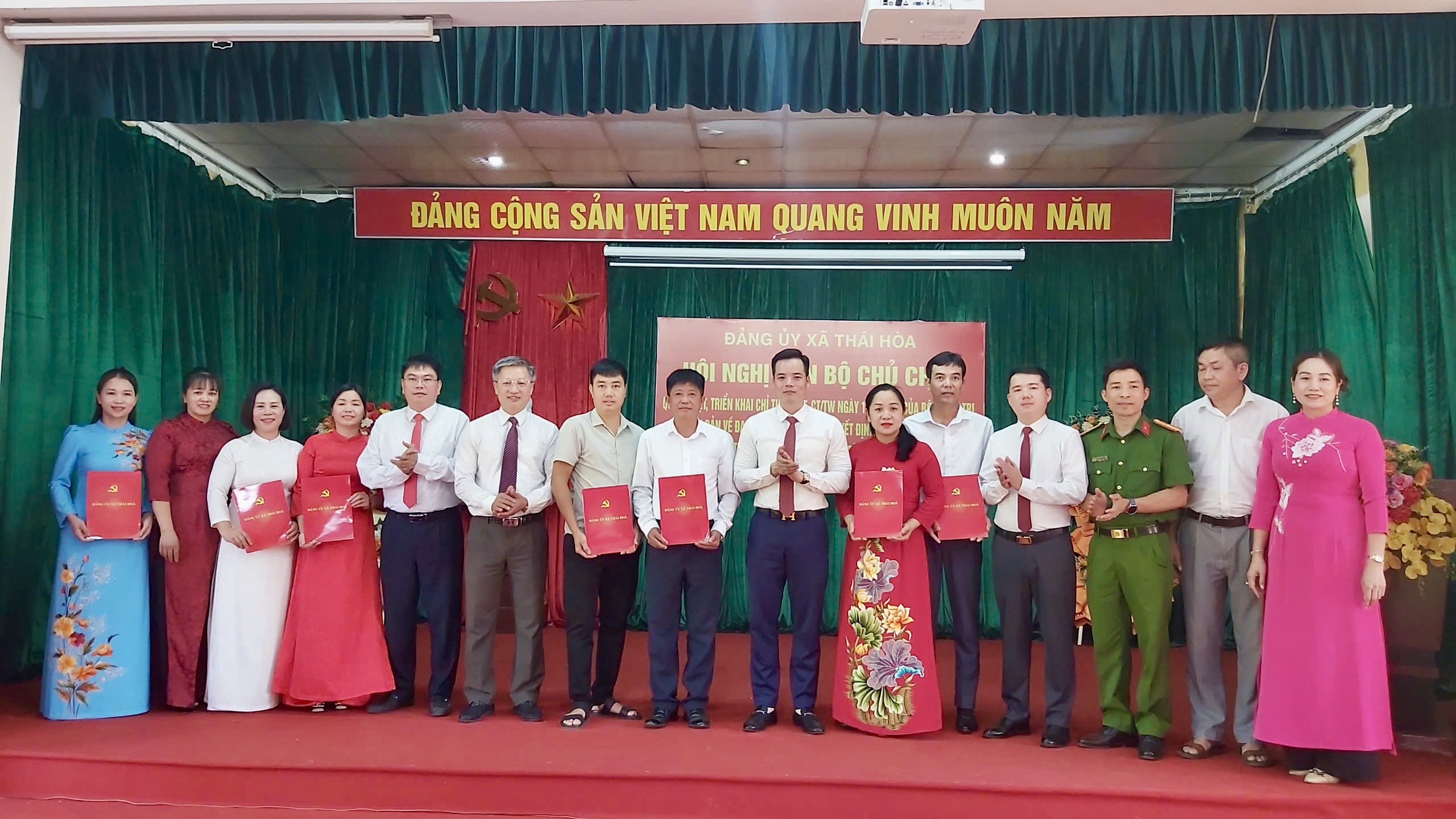 Đảng bộ xã Thái Hoà tổ chức Hội nghị chủ chốt toàn xã.