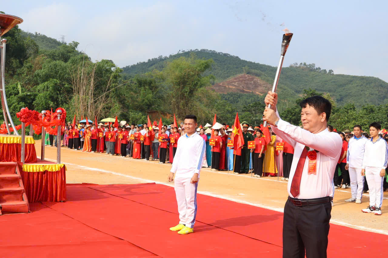 Khai mạc đuốc.jpg