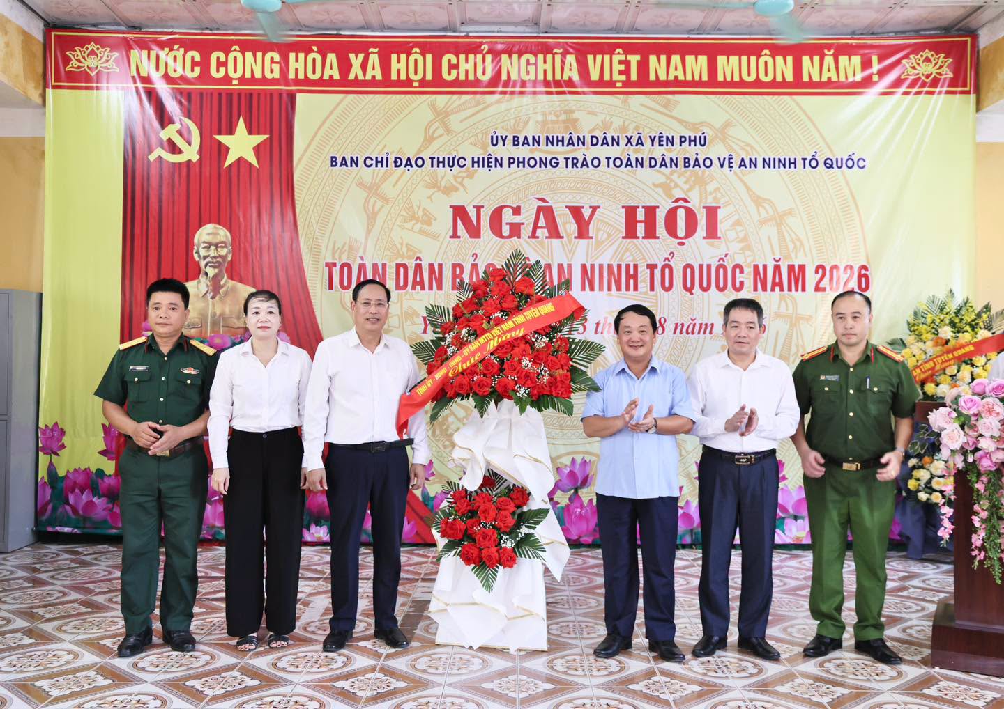 ĐỒNG CHÍ BÍ THƯ TỈNH UỶ HẦU A LỀNH DỰ NGÀY HỘI TOÀN DÂN BẢO VỆ AN NINH TỔ QUỐC TẠI XÃ YÊN PHÚ