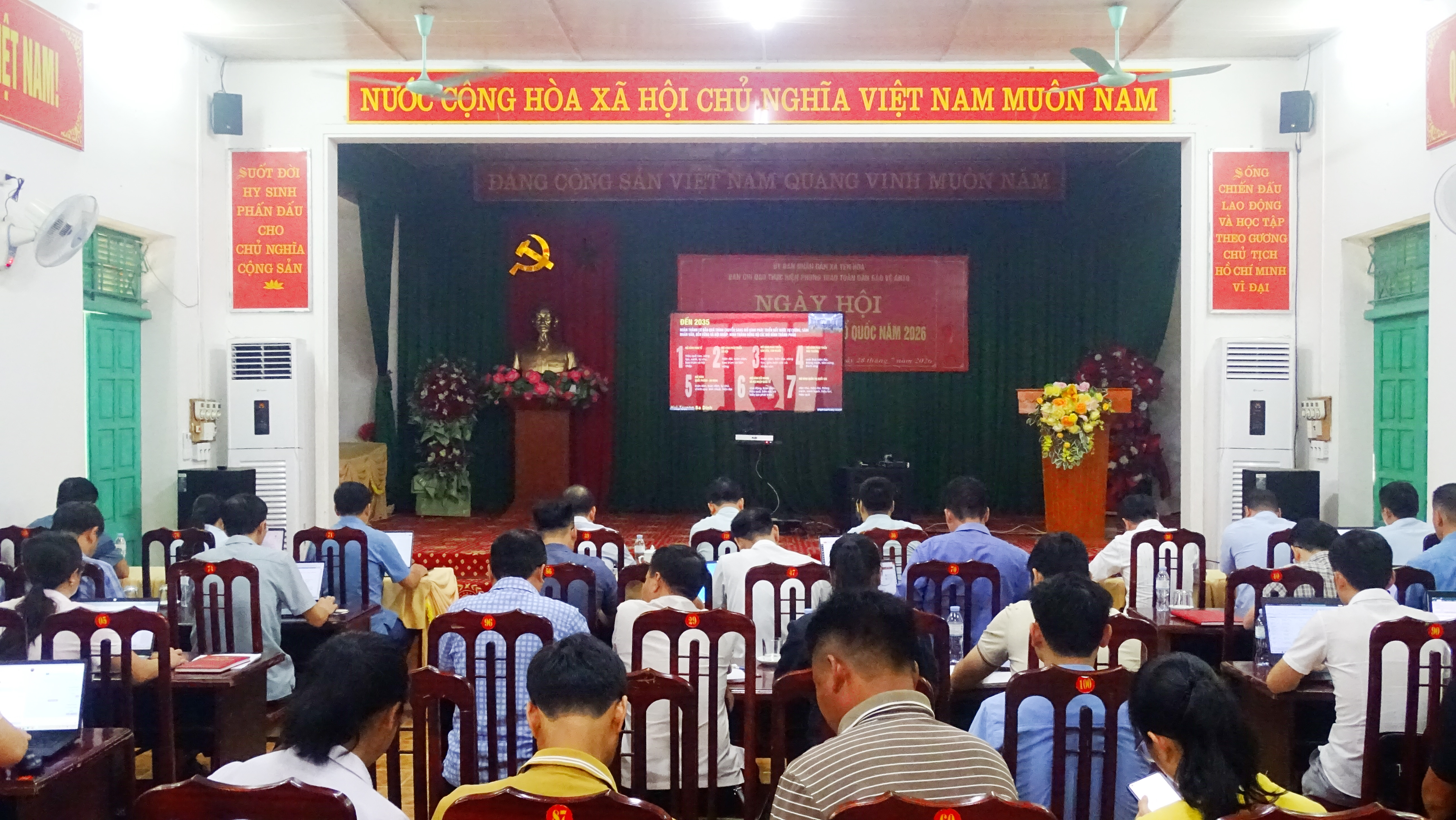 Xã Yên Hoa tham dự Hội nghị toàn quốc quán triệt và triển khai thực hiện Nghị quyết Hội nghị lần thứ ba Ban Chấp hành Trung ương Đảng khóa XIV