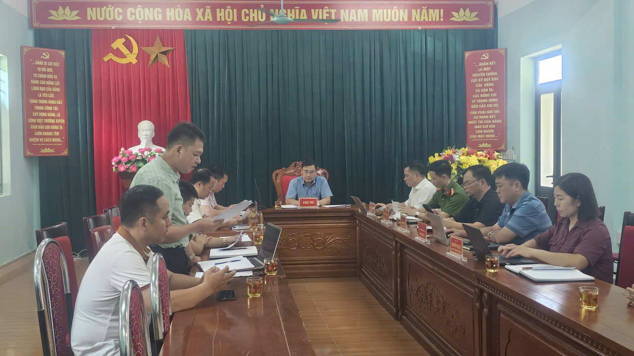 Xã Niêm Sơn làm việc với các đơn vị thi công công trình trên địa bàn xã