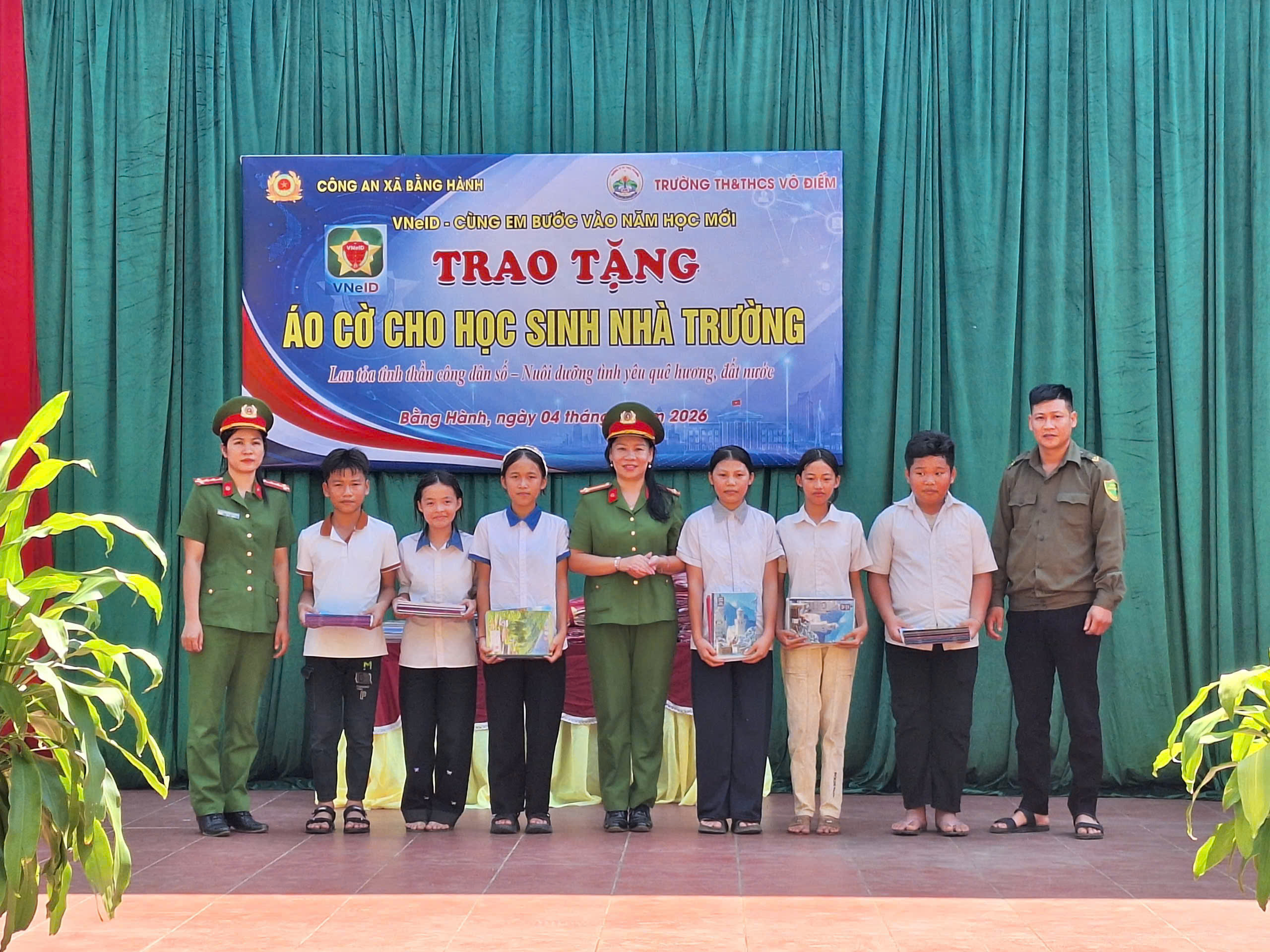 “VNEID CÙNG EM BƯỚC VÀO NĂM HỌC MỚI” – LAN TỎA TINH THẦN CÔNG DÂN SỐ