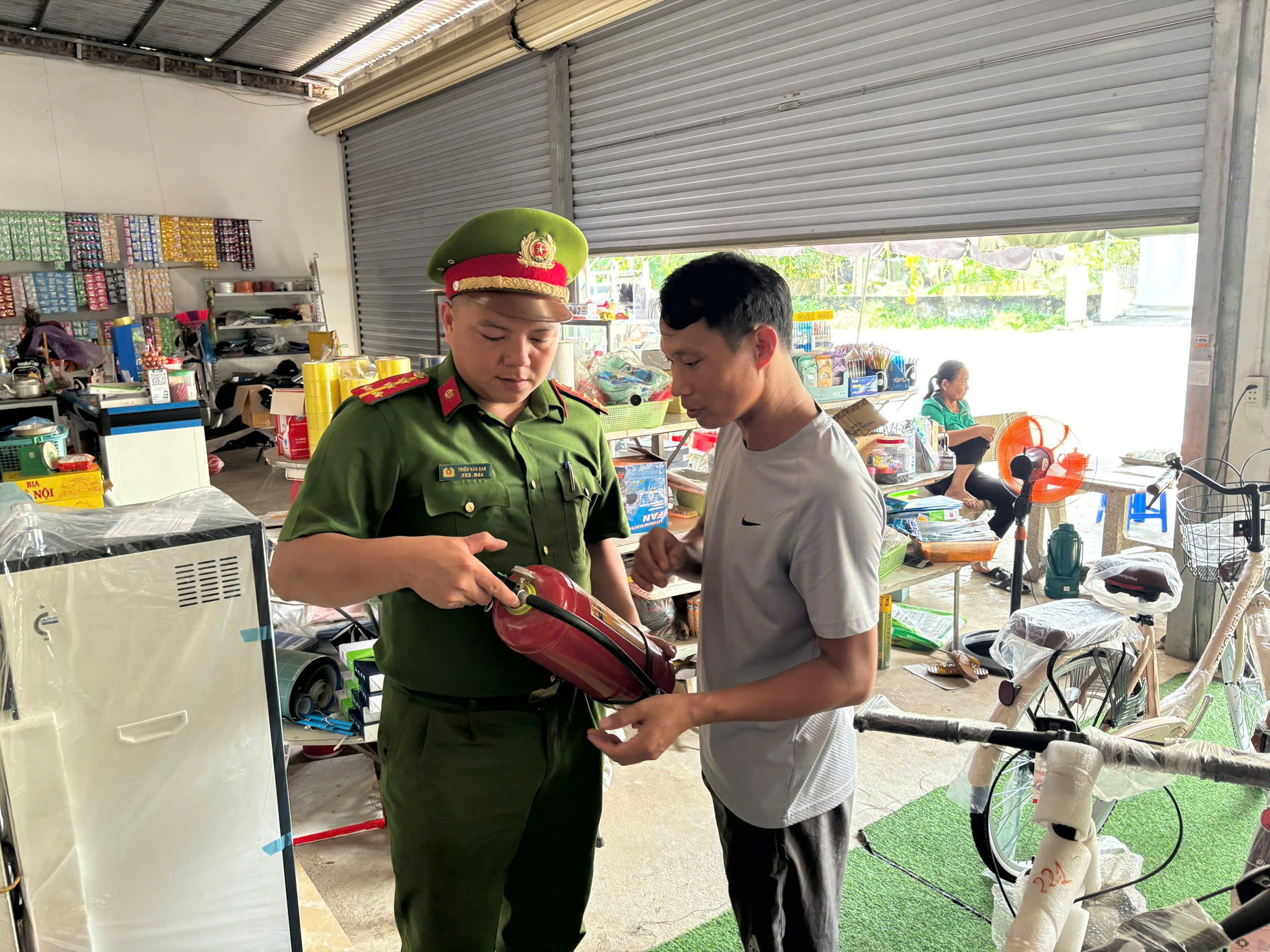 CHỦ ĐỘNG PHÒNG NGỪA CHÁY, NỔ TỪ CƠ SỞ KINH DOANH, SỬA CHỮA XE ĐIỆN