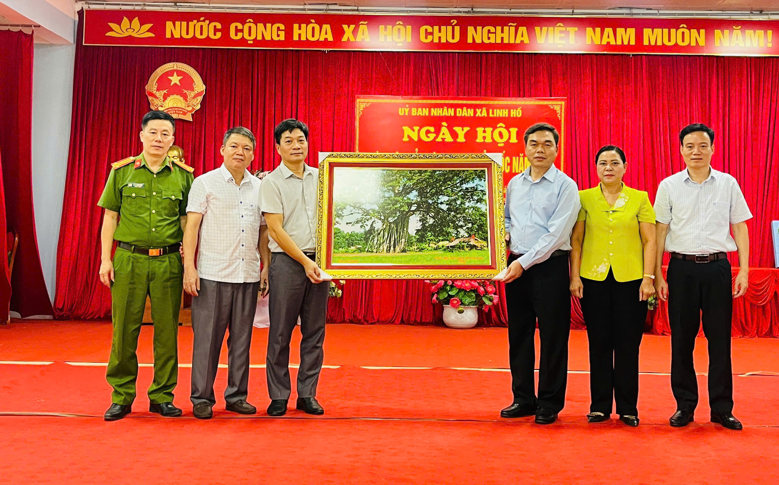 Tổ chức thành công Ngày hội toàn dân bảo vệ ANTQ tại xã Linh Hồ