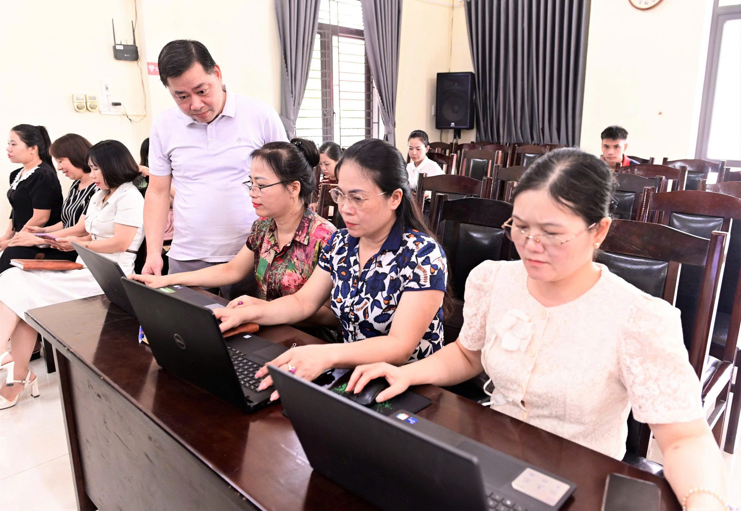 Hội nghị tập huấn kỹ năng số và giới thiệu các giải pháp ứng dụng trí tuệ nhân tạo (AI)