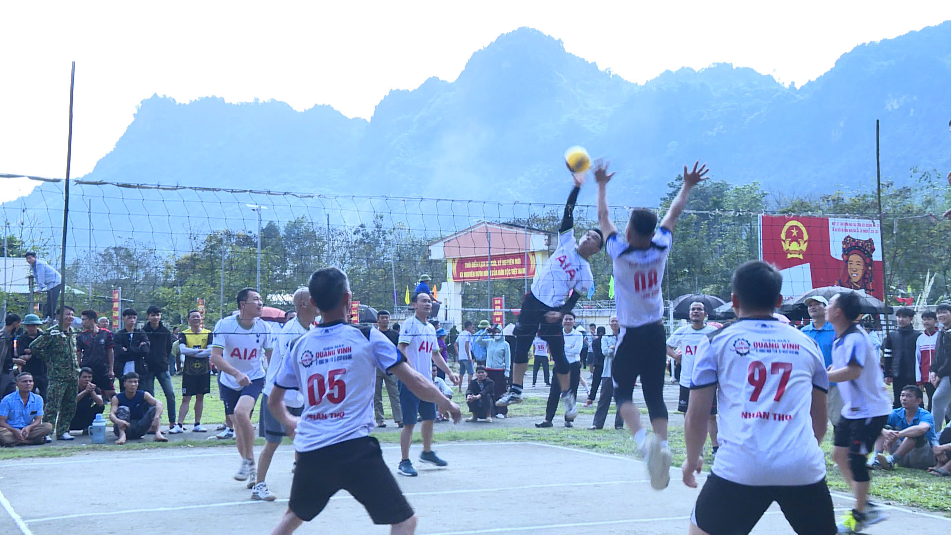 Sôi nổi giải bóng chuyền hơi nam, nữ xã Yên Nguyên năm 2026