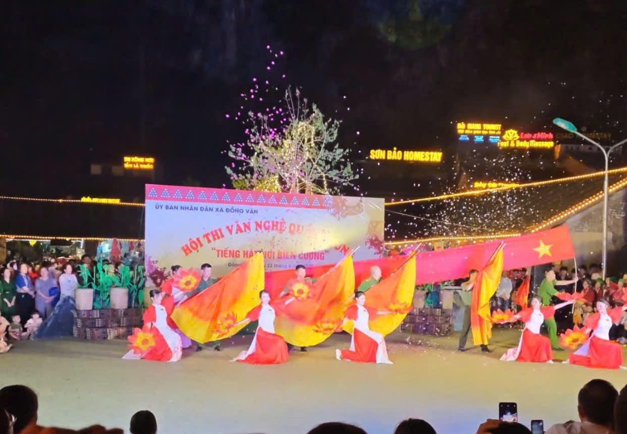GẮN KẾT QUÂN DÂN QUA “TIẾNG HÁT NƠI BIÊN CƯƠNG ĐỒNG VĂN”