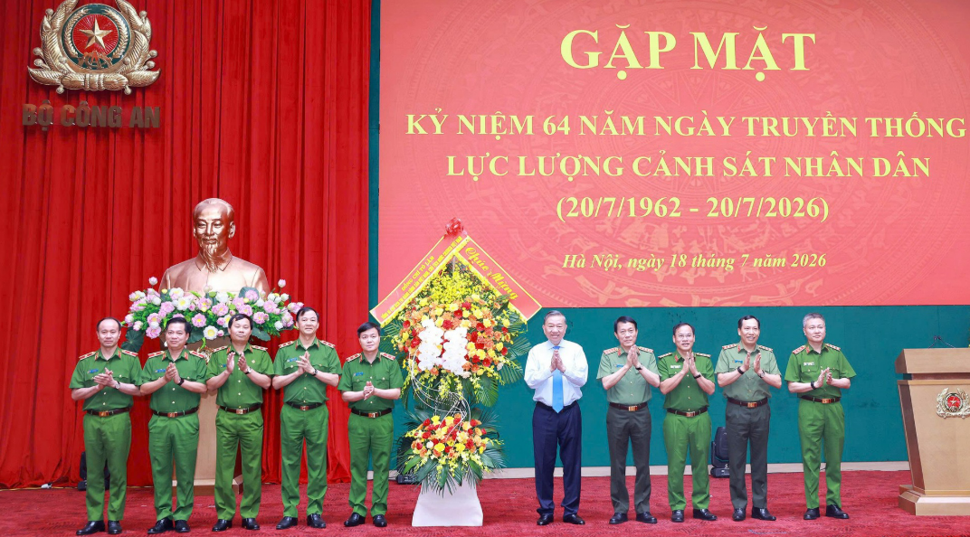 XÂY DỰNG LỰC LƯỢNG CẢNH SÁT NHÂN DÂN CÁCH MẠNG, CHÍNH QUY, TINH NHUỆ, HIỆN ĐẠI