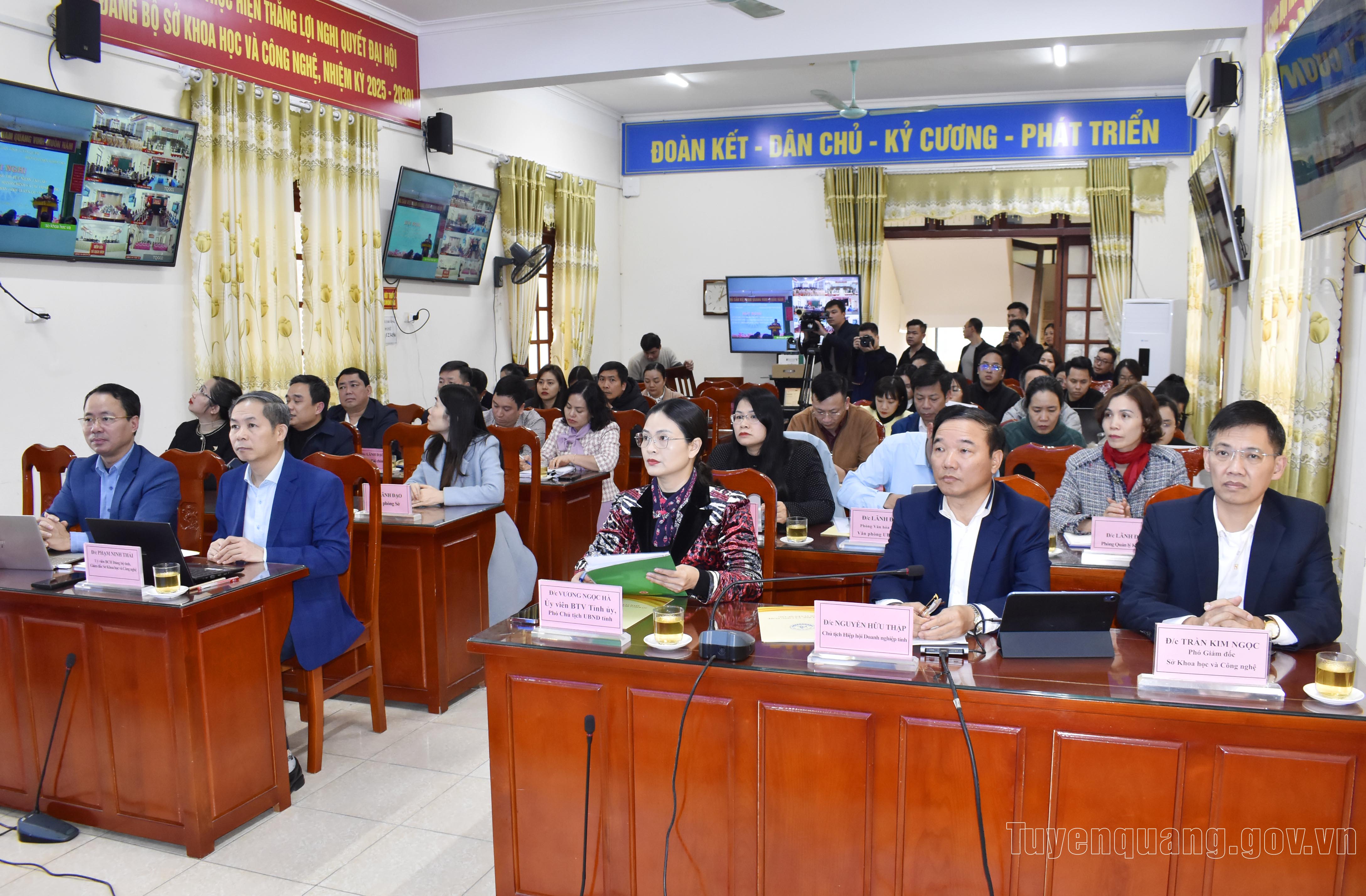 Tập huấn ứng dụng trí tuệ nhân tạo (AI) trong giải quyết thủ tục hành chính và các hoạt động công vụ trên địa bàn tỉnh Tuyên Quang