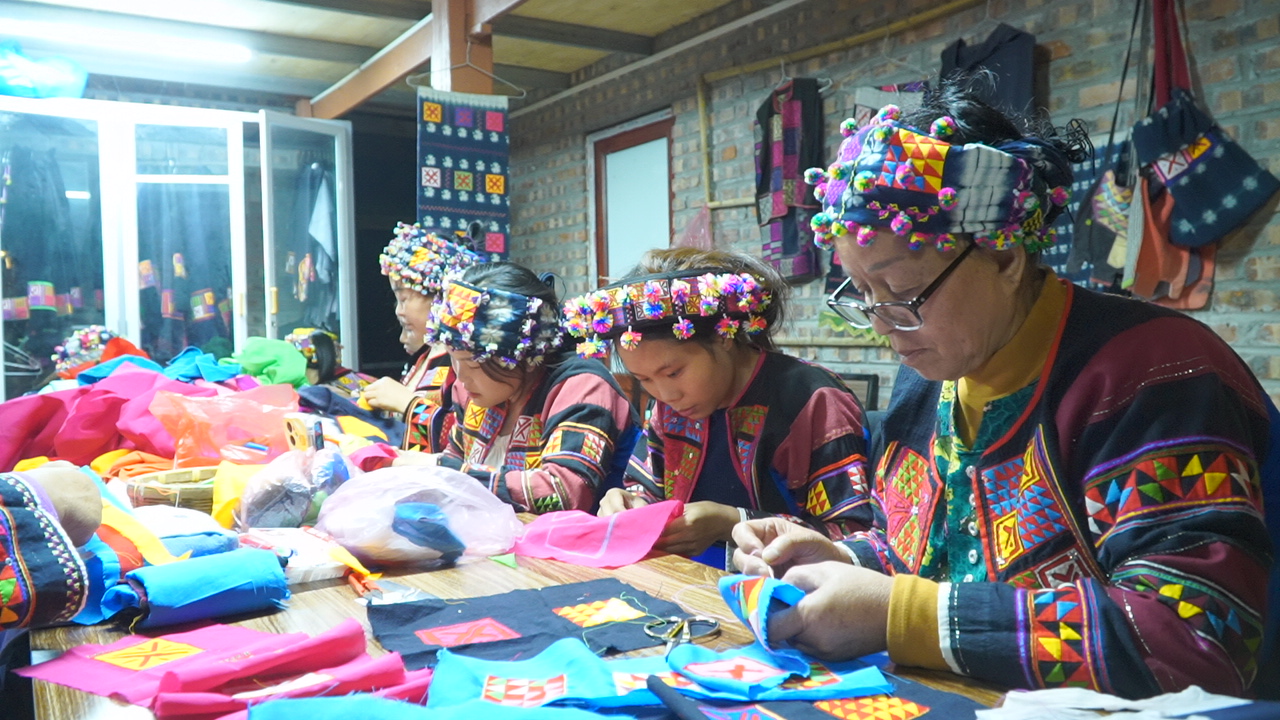 Nghị quyết về tiếp tục đổi mới, nâng cao chất lượng chính sách xã hội