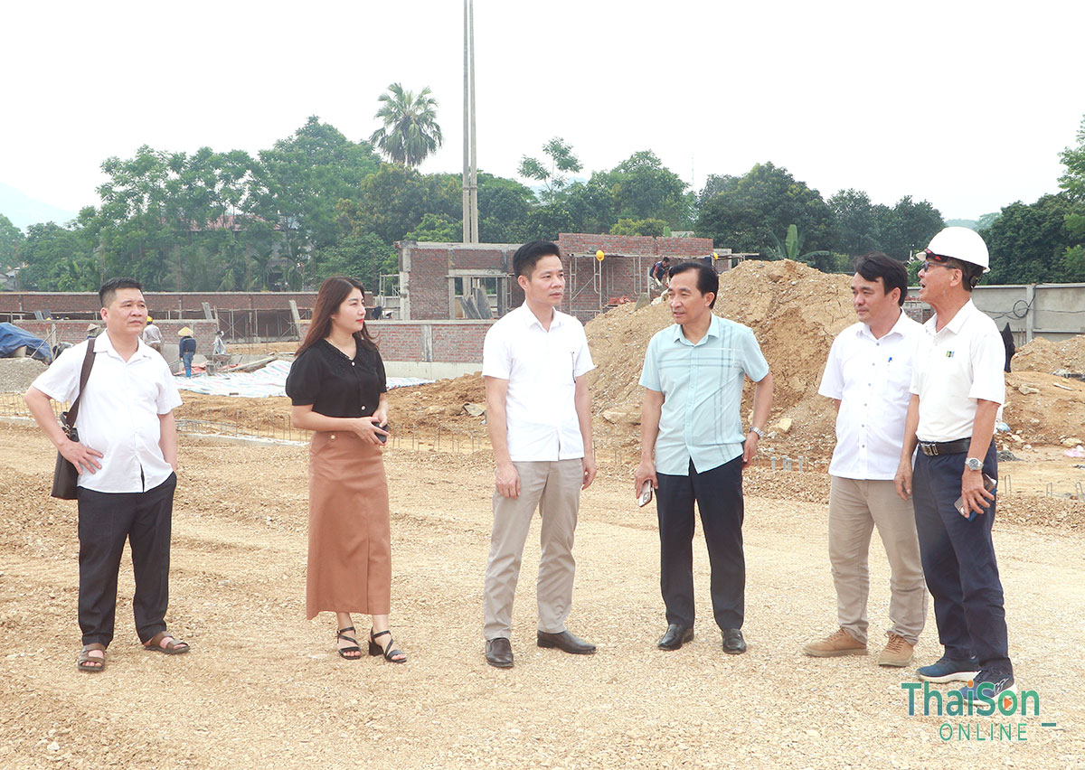 Chủ tịch UBND xã Nguyễn Việt Phương làm việc với Công ty LGG