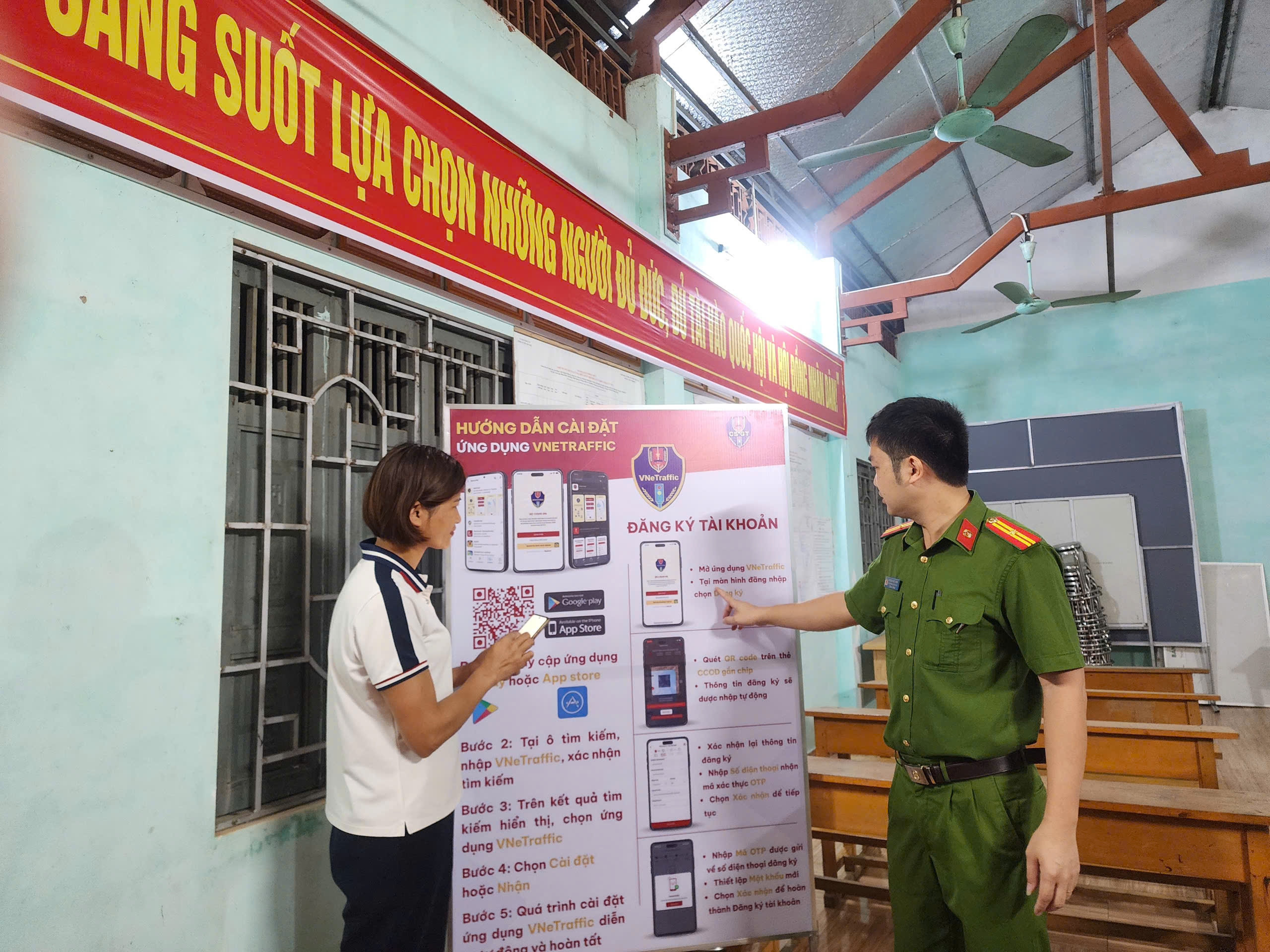 CÔNG AN XÃ THÁI HÒA ĐẨY MẠNH TRIỂN KHAI VNeID, VNeTraffic, BÁO CHÁY 114 GẮN VỚI PHONG TRÀO THI ĐUA “3 NHẤT”