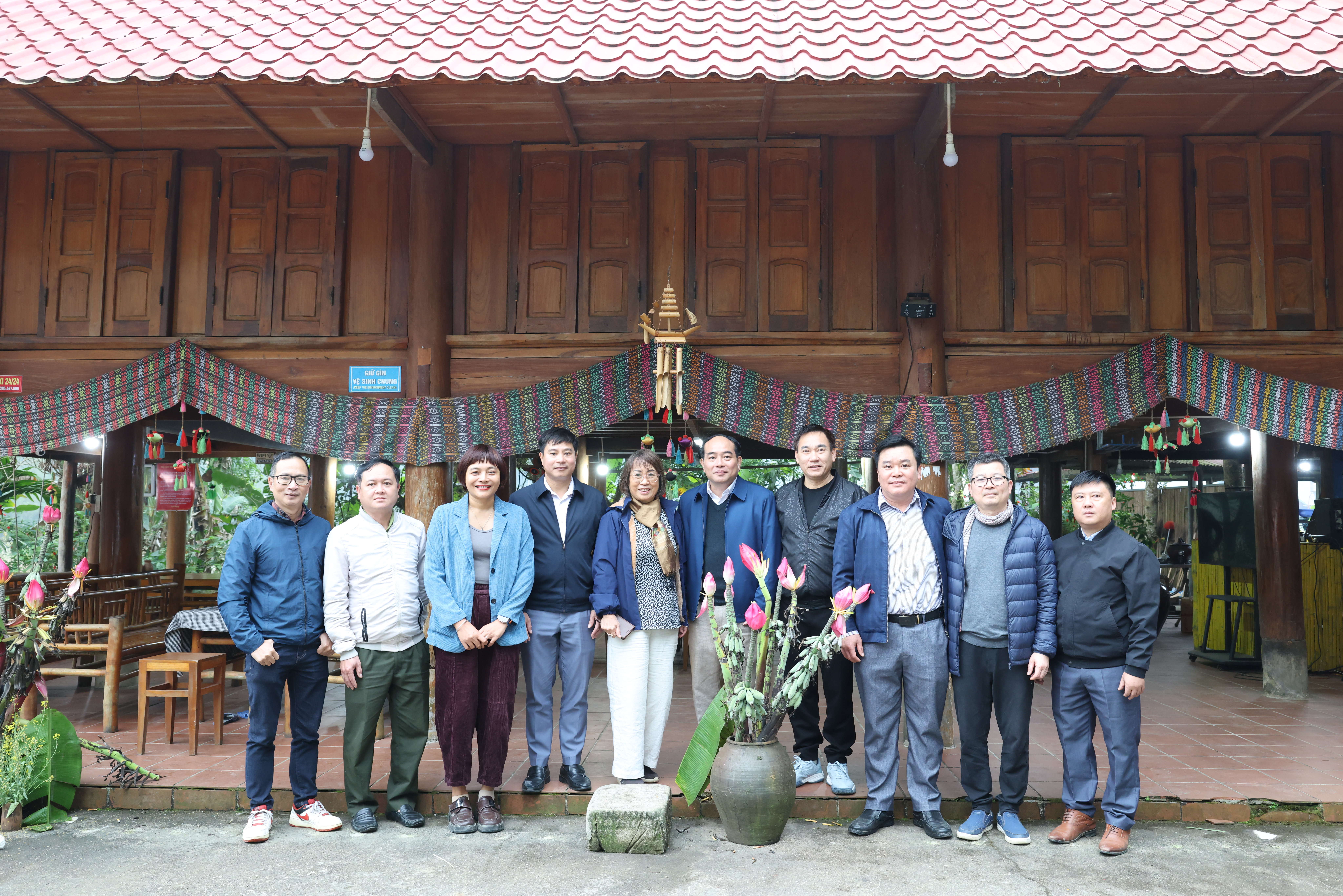 Đoàn khảo sát thực tế của Sở Nông nghiệp và Môi trường tỉnh Tuyên Quang, Trung tâm Phát triển Nông thôn bền vững (SRD) Hà Nội về phối hợp xây dựng dự án phát triển kinh tế nông lâm nghiệp bền vững có ứng dựng công nghệ số tại xã Thượng Lâm