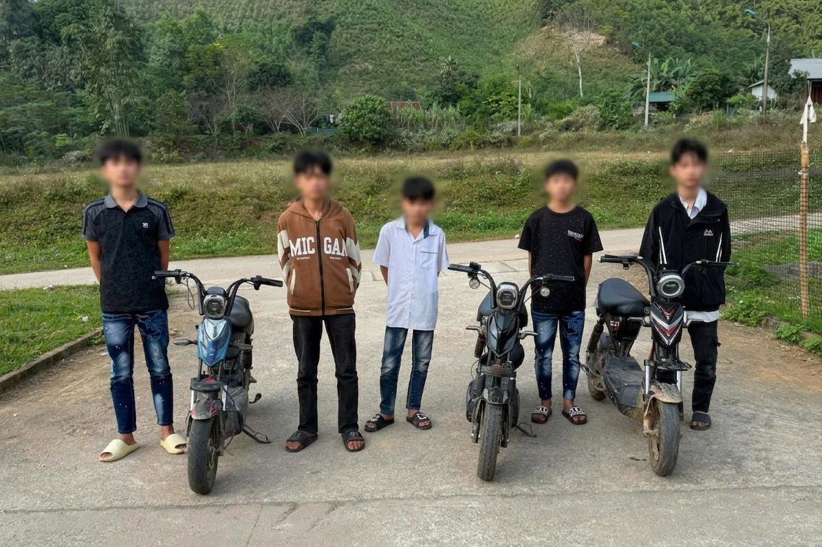 TĂNG CƯỜNG TUYÊN TRUYỀN, XỬ LÝ VI PHẠM TRẬT TỰ AN TOÀN GIAO THÔNG TRONG LỨA TUỔI HỌC SINH