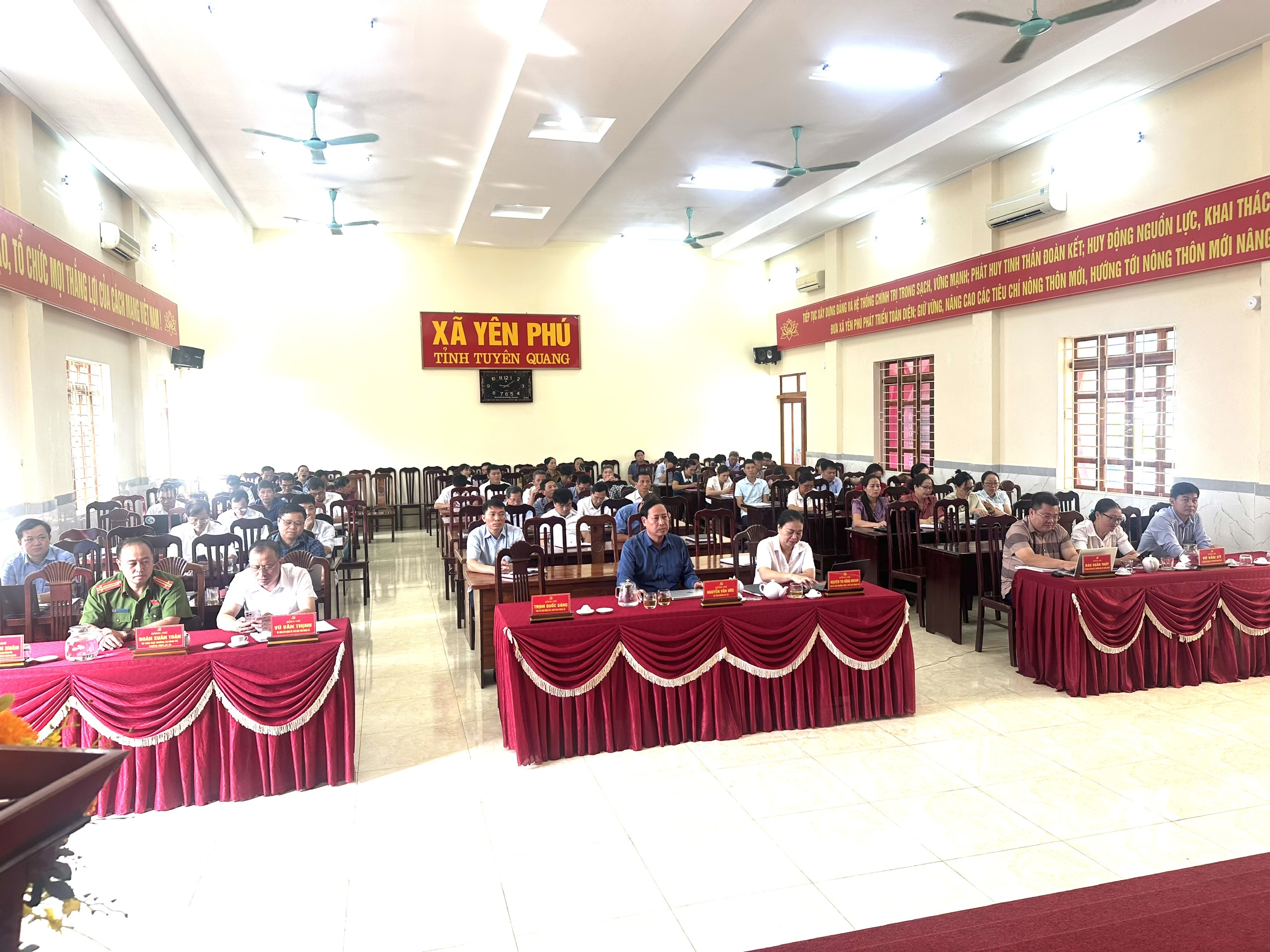 XÃ YÊN PHÚ, TỈNH TUYÊN QUANG THAM DỰ HỘI NGHỊ TOÀN QUỐC  QUÁN TRIỆT, TRIỂN KHAI CÁC NGHỊ QUYẾT QUAN TRỌNG CỦA BỘ CHÍNH TRỊ