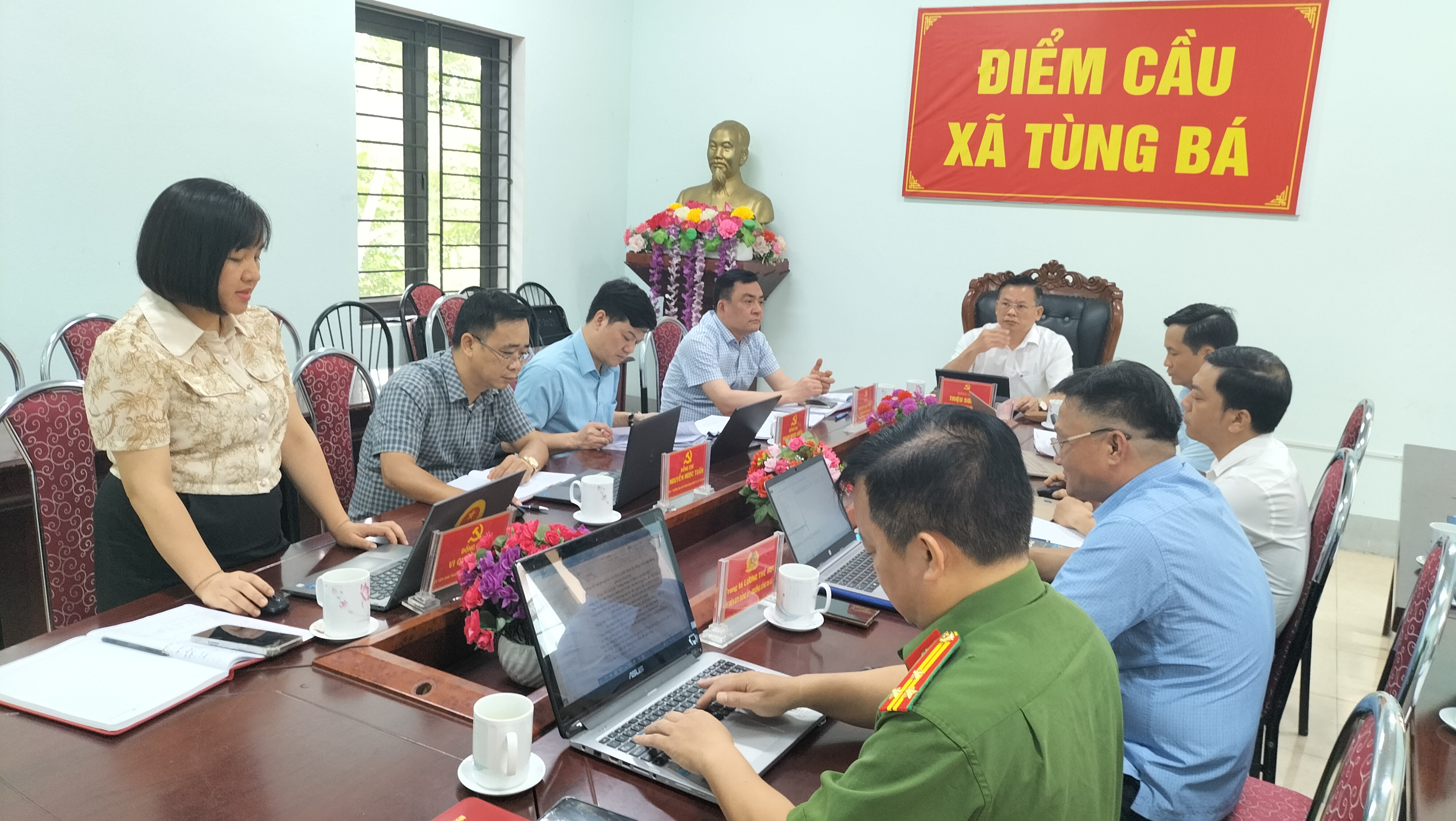 Ban Thường vụ Đảng ủy xã Tùng Bá tổ chức họp phiên thường kỳ tháng 6/2026 đánh giá kết quả thực hiện nhiệm vụ 6 tháng đầu năm và triển khai phương hướng, nhiệm vụ trọng tâm 6 tháng cuối năm 2026