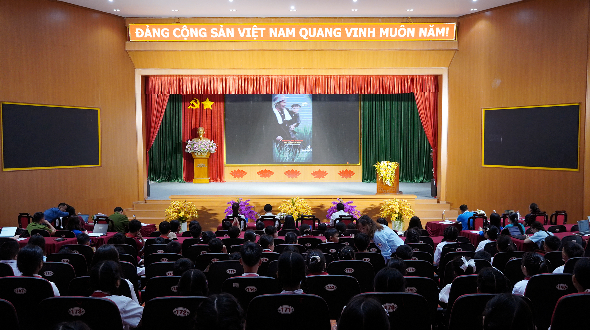 tiếp x&uacute;c, đối thoại với hđTE (1).JPG