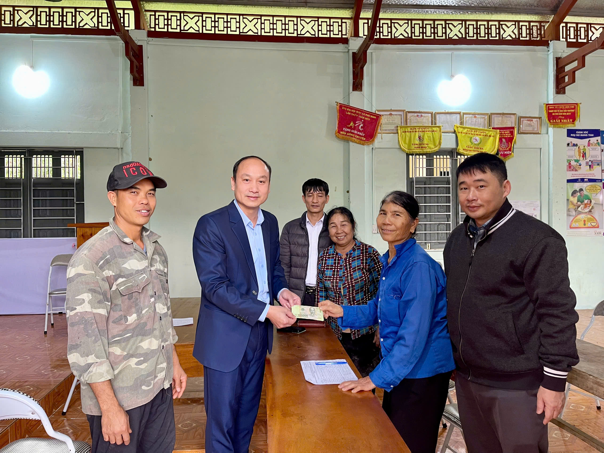 Xã Kiên Đài triển khai tặng quà Tết Nguyên đán Bính Ngọ năm 2026