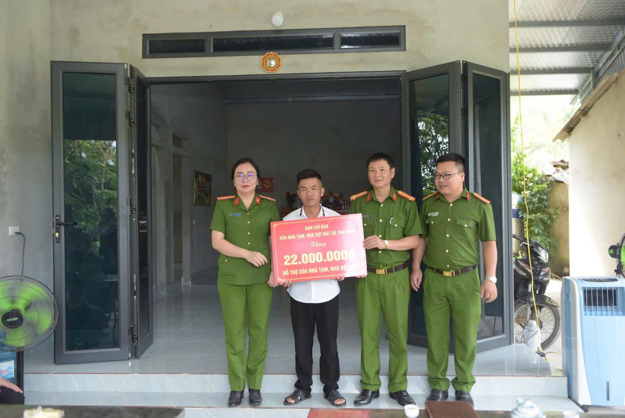 CÔNG AN XÃ THÁI BÌNH TÍCH CỰC XOÁ NHÀ TẠM, NHÀ DỘT NÁT TRÊN ĐỊA BÀN
