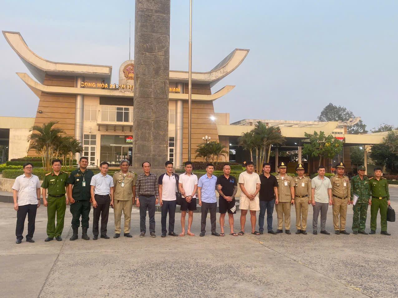 KHỞI TỐ 08 ĐỐI TƯỢNG TRONG ĐƯỜNG DÂY LỪA ĐẢO TẠI CAMPUCHIA