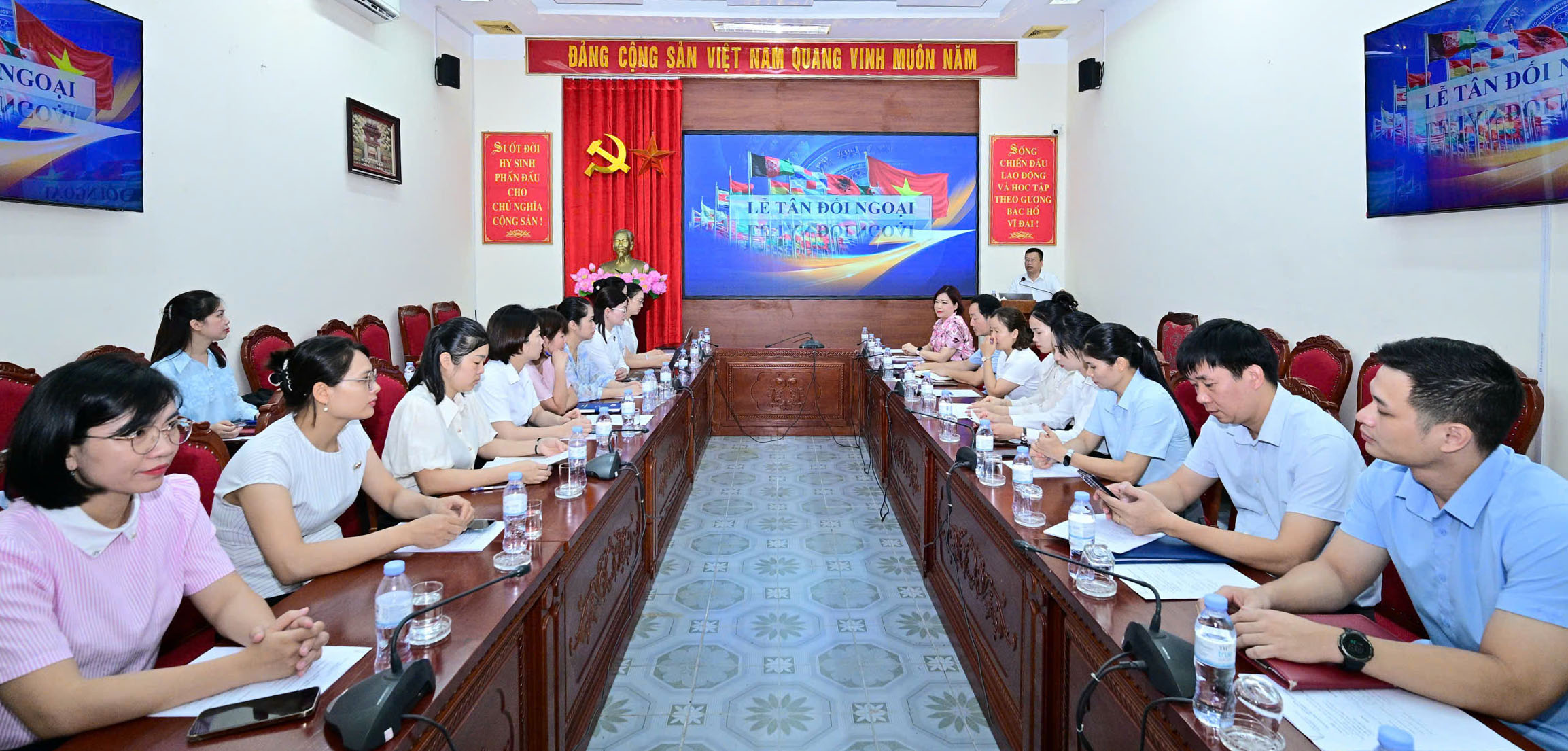 Sở Ngoại vụ Tuyên Quang tổ chức tập huấn, hướng dẫn nghiệp vụ Lễ tân đối ngoại cho các cơ quan, đơn vị trong Khối thi đua Tham mưu - Tổng hợp tỉnh