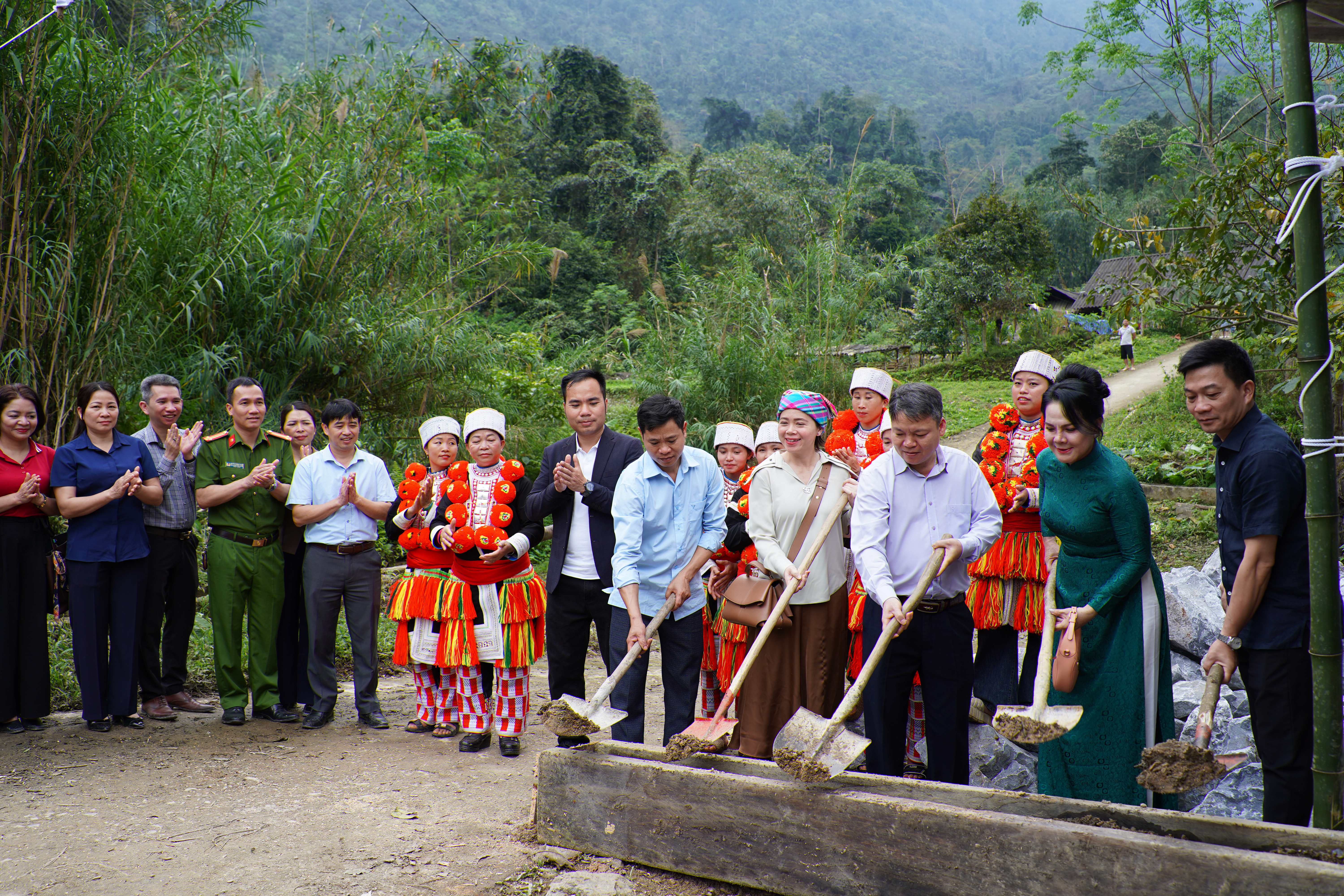 Kh&aacute;nh th&agrave;nh 15.JPG