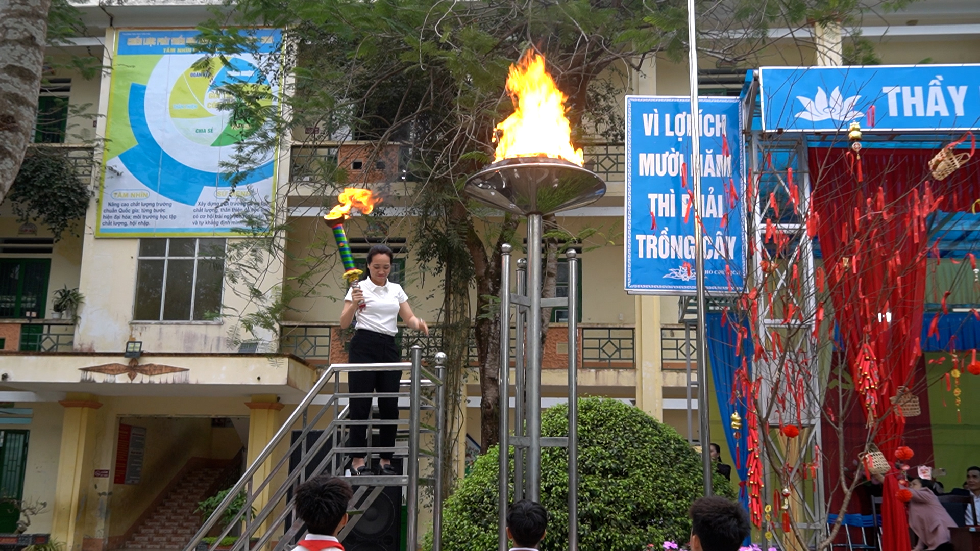 Sequence 01.00_09_28_11.Still082.jpg