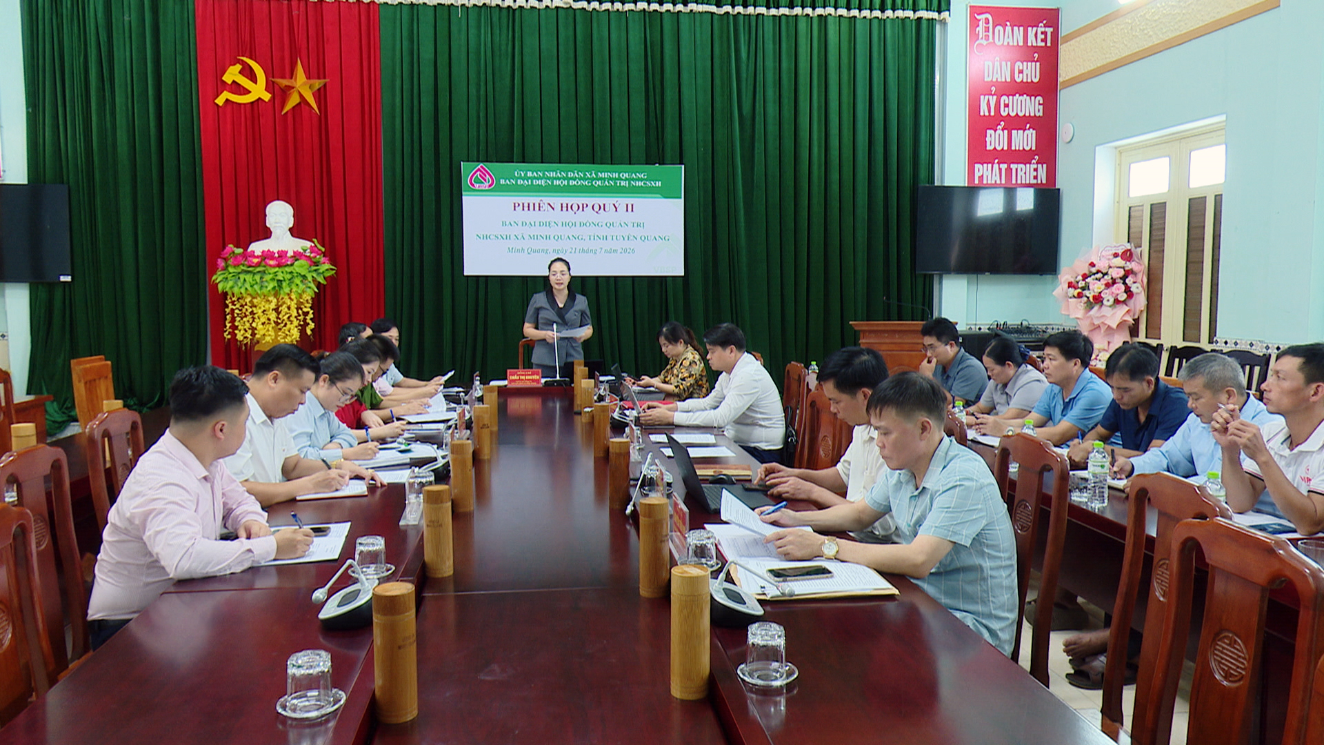 Ban đại diện HĐQT NHCSXH xã Minh Quang họp quý II, sơ kết 01 năm hoạt động tín dụng chính sách sau thực hiện mô hình chính quyền địa phương 02 cấp