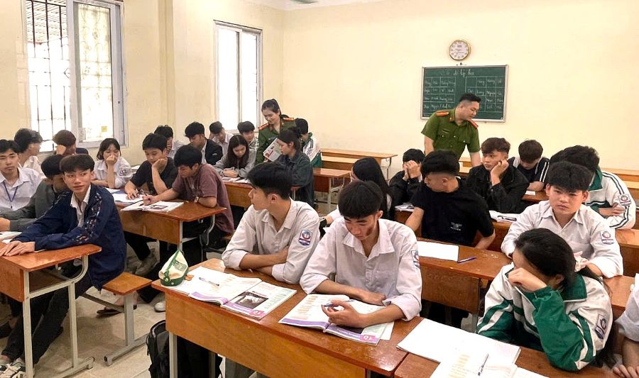 Công an xã Bắc Quang  triển khai đợt cao điểm tuyên truyền, chủ động phòng ngừa các hành vi gian lận trong thi cử trên địa bàn toàn xã.