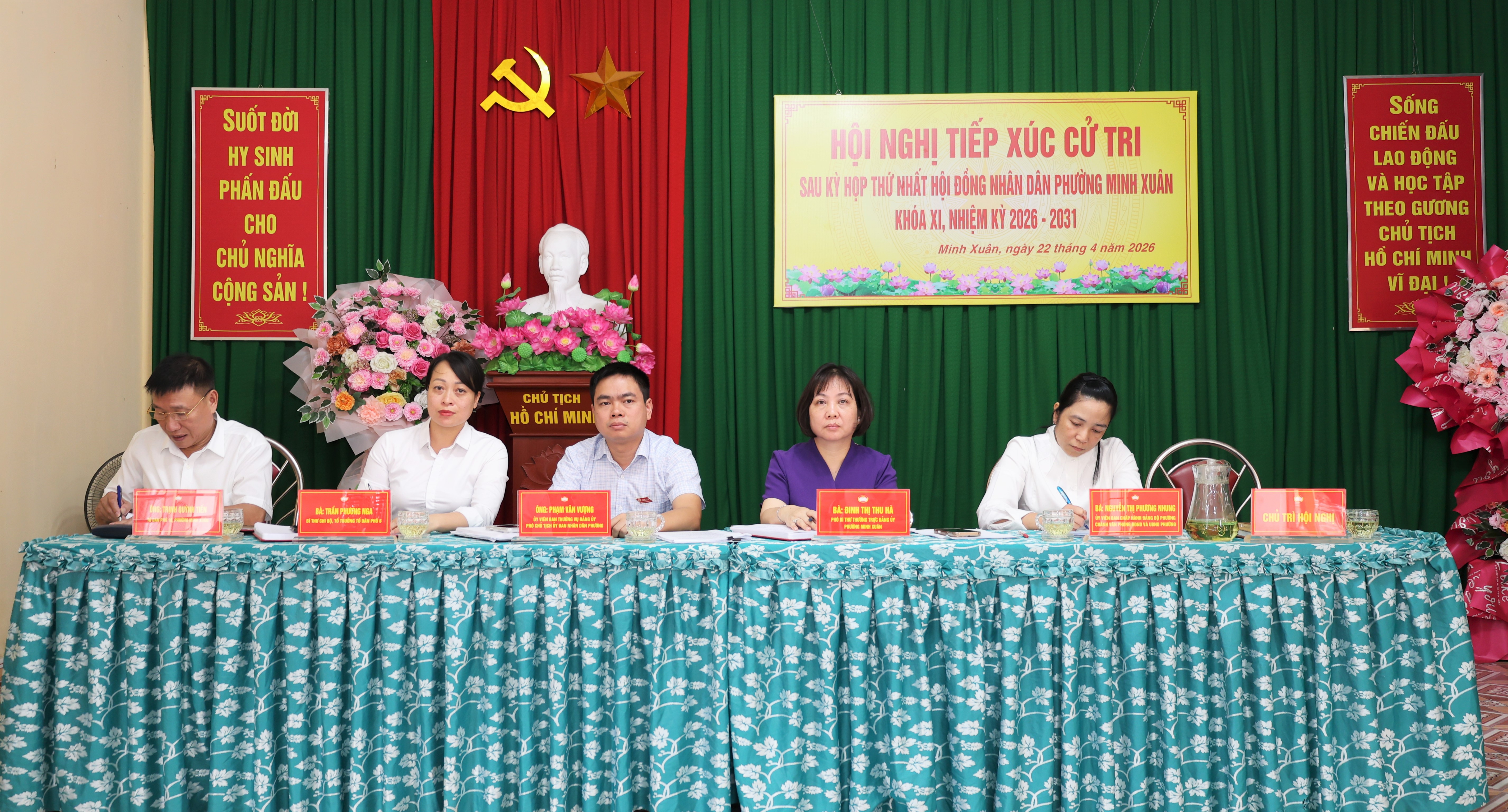 Đồng chí Phó Bí thư thường trực Đảng ủy Đinh Thị Thu Hà và tổ đại biểu số 5 Hội đồng nhân dân phường Minh Xuân khóa XI, nhiệm kỳ 2026-2031- Tiếp xúc cư tri sau kỳ họp thứ Nhất HĐND phường