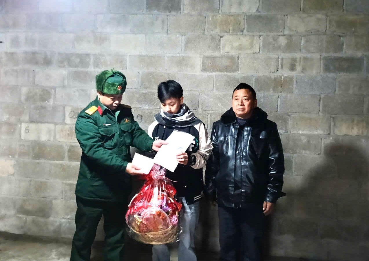 qu&acirc;n sự sv3.jpg