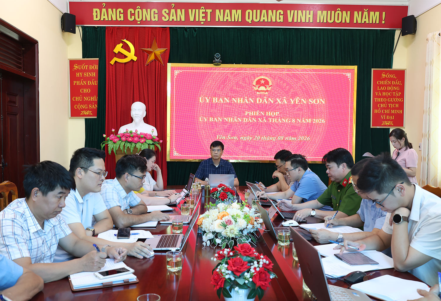 Ủy ban nhân dân xã Yên Sơn họp thường kỳ tháng 8/2026