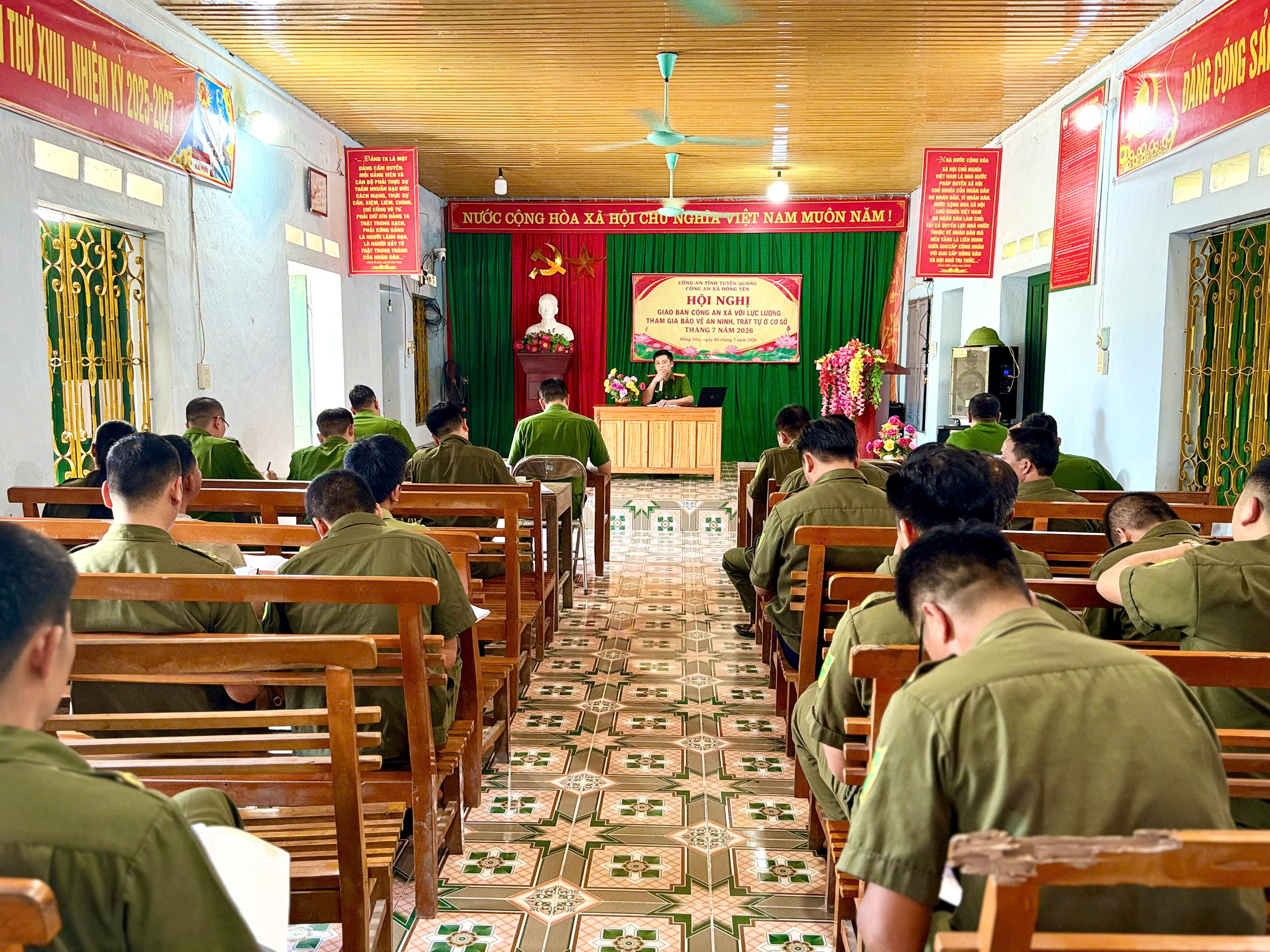  GIAO BAN LỰC LƯỢNG THAM GIA BẢO VỆ AN NINH, TRẬT TỰ Ở CƠ SỞ GẮN SAU SÁP NHẬP
