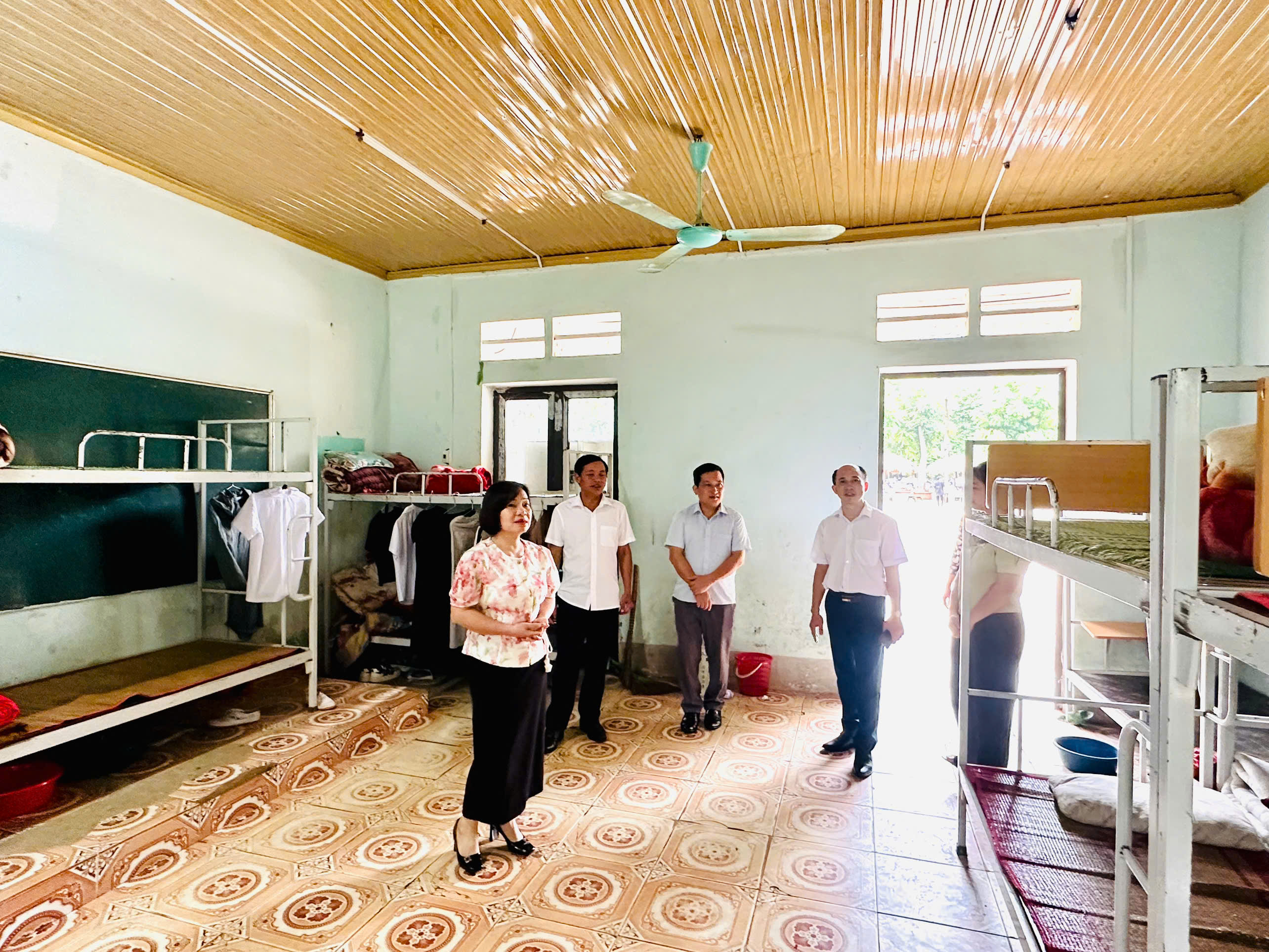 Đoàn công tác của Ban tuyên giáo tỉnh ủy khảo sát tại xã Bạch Ngọc