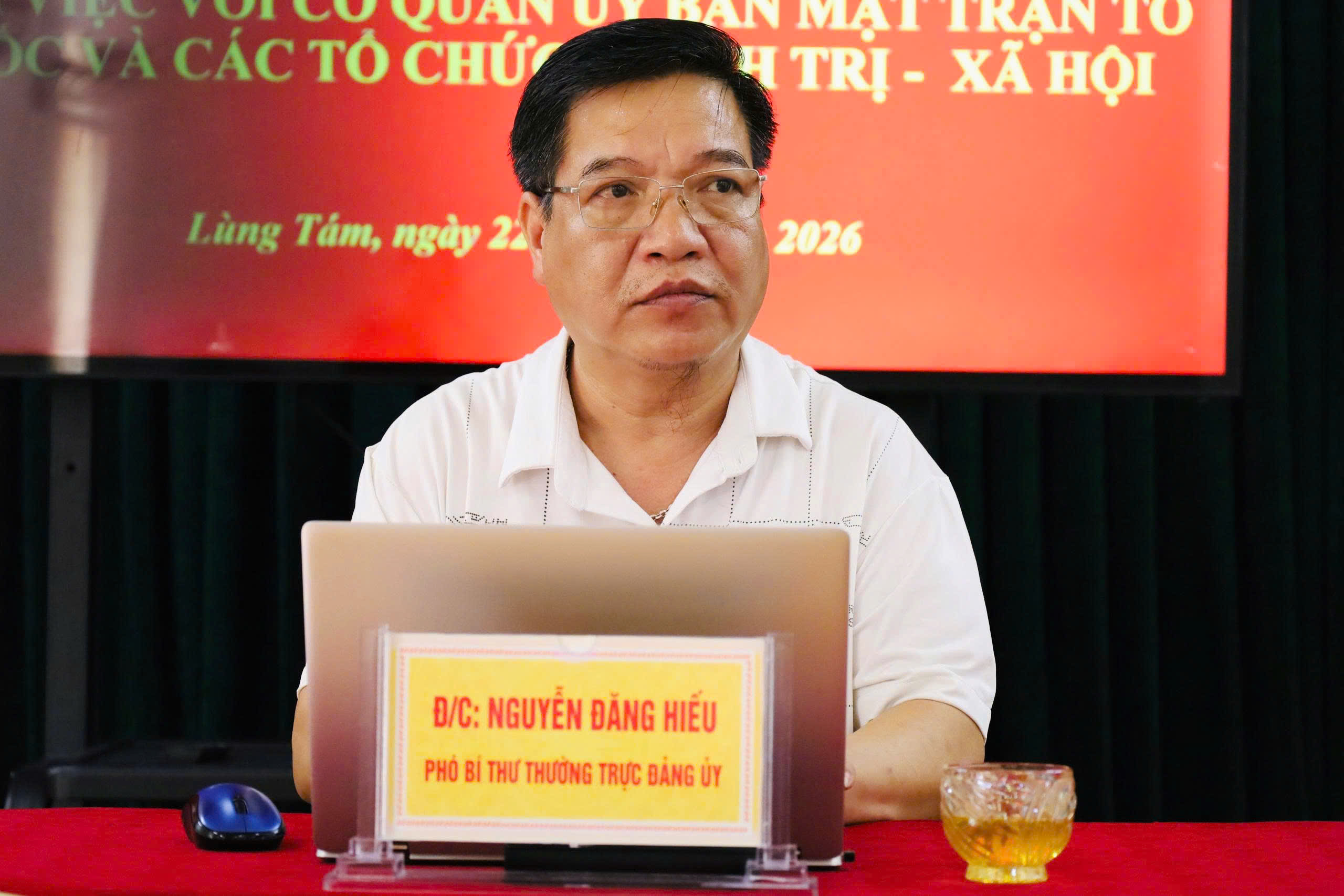 ĐỒNG CHÍ PHÓ BÍ THƯ THƯỜNG TRỰC ĐẢNG ỦY XÃ LÙNG TÁM LÀM VIỆC VỚI CƠ QUAN MTTQ XÃ