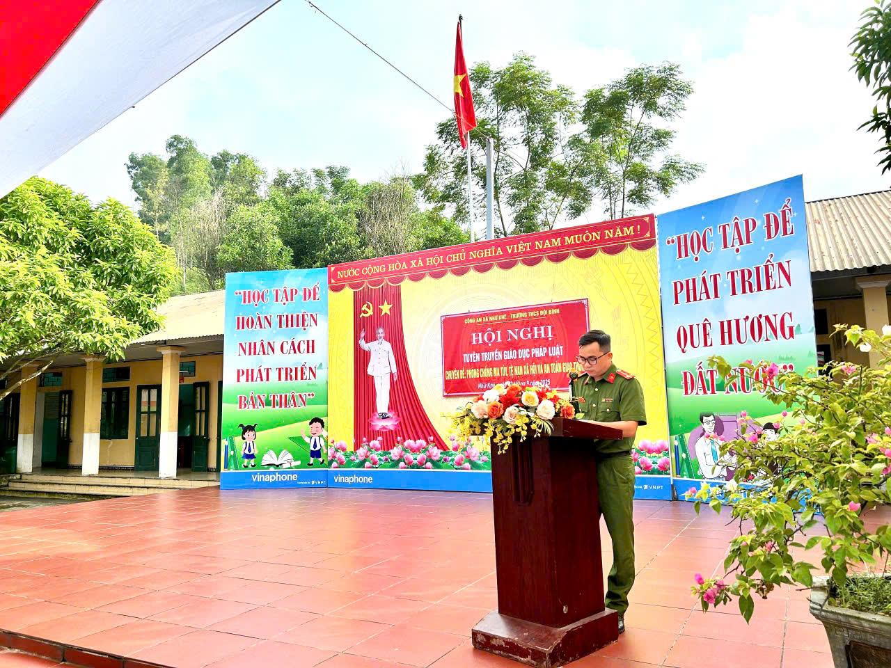 TUYÊN TRUYỀN NÂNG CAO NHẬN THỨC PHÁP LUẬT VỀ TRẬT TỰ AN TOÀN GIAO THÔNG VÀ PHÒNG CHỐNG MA TUÝ HỌC ĐƯỜNG