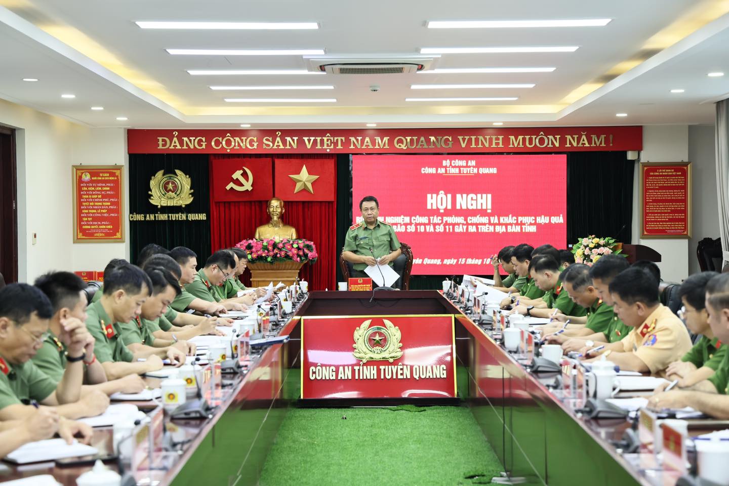 NGHIÊM TÚC ĐÁNH GIÁ, RÚT KINH NGHIỆM ĐỂ CÓ GIẢI PHÁP ỨNG PHÓ, KHẮC PHỤC HẬU QUẢ THIÊN TAI TỐT HƠN