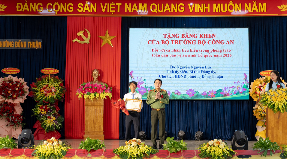 THỨ TRƯỞNG LÊ QUỐC HÙNG DỰ NGÀY HỘI TOÀN DÂN BẢO VỆ AN NINH TỔ QUỐC NĂM 2026 TẠI PHƯỜNG ĐỒNG THUẬN, TỈNH QUẢNG TRỊ