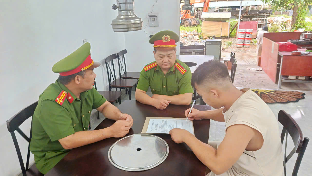 CÔNG AN XÃ TÙNG VÀI TĂNG CƯỜNG TUYÊN TRUYỀN PHÒNG NGỪA TỘI PHẠM ĐÁNH BẠC, CÁ ĐỘ BÓNG ĐÁ TRONG MÙA WORLD CUP 2026