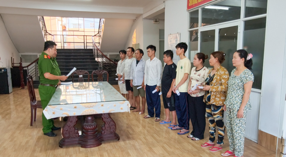 TRIỆT PHÁ BĂNG NHÓM THỨ 2 CHUYÊN CƯỚP GIẬT TÀI SẢN TẠI TÂN HUÊ VIÊN, KHỞI TỐ 10 BỊ CAN