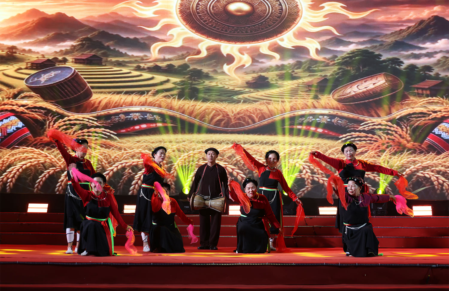 van-nghe-le-hoi4.jpg