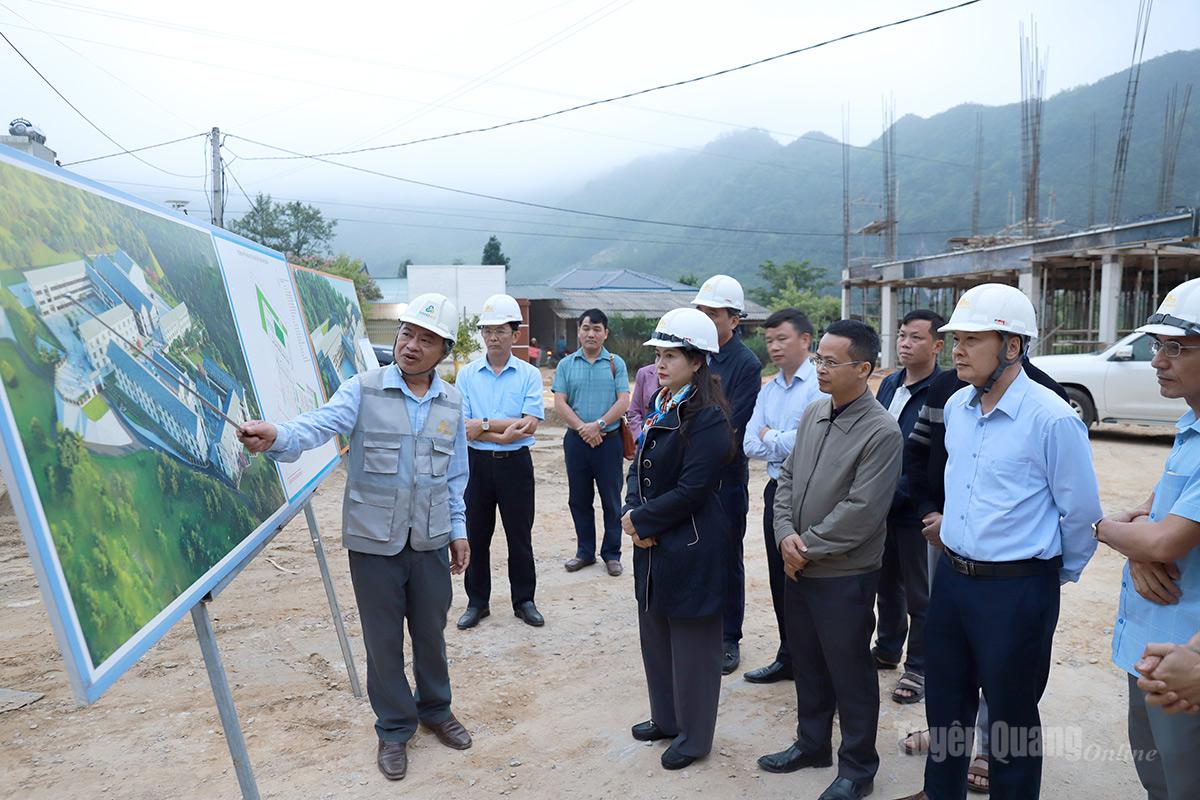 Phó Chủ tịch UBND tỉnh Vương Ngọc Hà kiểm tra tiến độ xây dựng trường Phổ thông nội trú liên cấp Tiểu học và Trung học cơ sở Phố Bảng