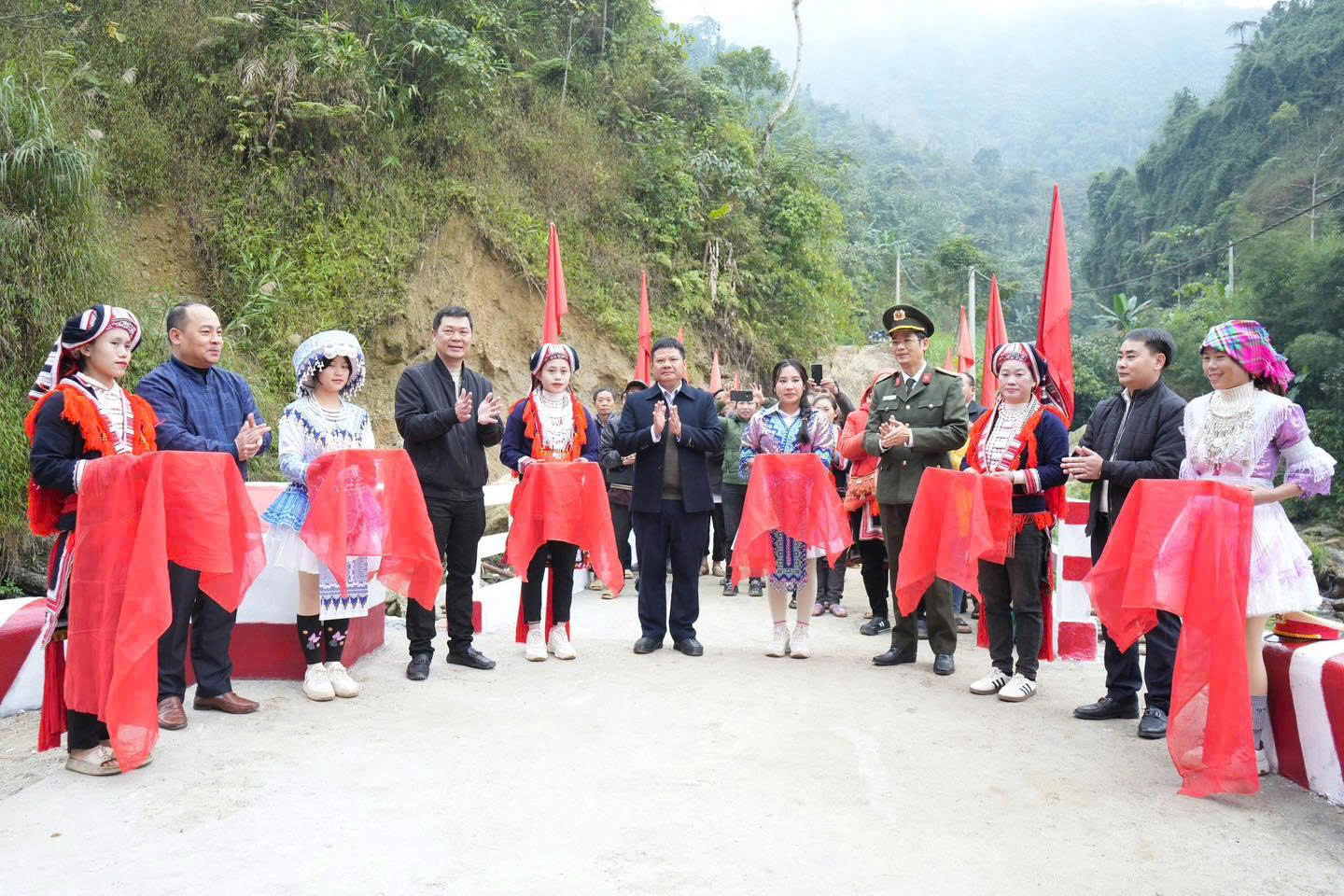 NHỮNG NHỊP CẦU NỐI “Ý ĐẢNG, LÒNG DÂN” Ở QUẢNG NGUYÊN
