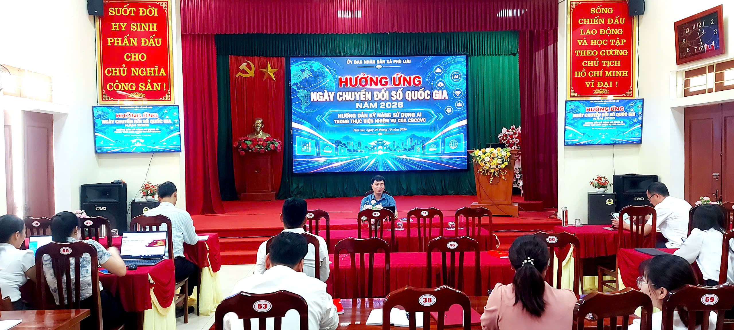 XÃ PHÙ LƯU TỔ CHỨC HƯỚNG DẪN KỸ NĂNG SỬ DỤNG TRÍ TUỆ NHÂN TẠO (AI) TRONG THỰC HIỆN NHIỆM VỤ CỦA CÁN BỘ, CÔNG CHỨC, VIÊN CHỨC, HƯỞNG ỨNG NGÀY CHUYỂN ĐỔI SỐ QUỐC GIA NĂM 2026