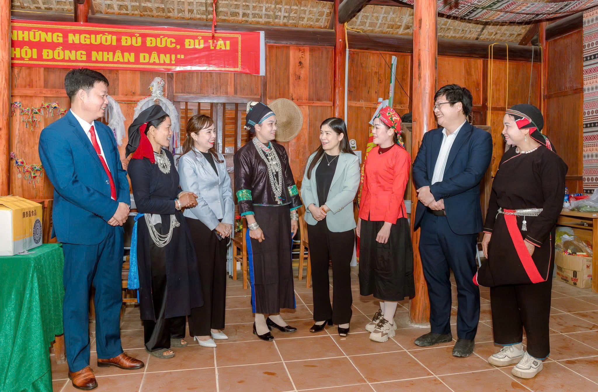 ĐỒNG CHÍ PHÓ CHỦ TỊCH HỘI ĐỒNG NHÂN DÂN TỈNH LÊ THỊ THANH TRÀ DỰ KHAI MẠC VÀ BỎ PHIẾU BẦU CỬ ĐẠI BIỂU QUỐC HỘI KHÓA XVI VÀ ĐẠI BIỂU HĐND CÁC CẤP NHIỆM KỲ 2026-2031 TẠI XÃ BẰNG LANG